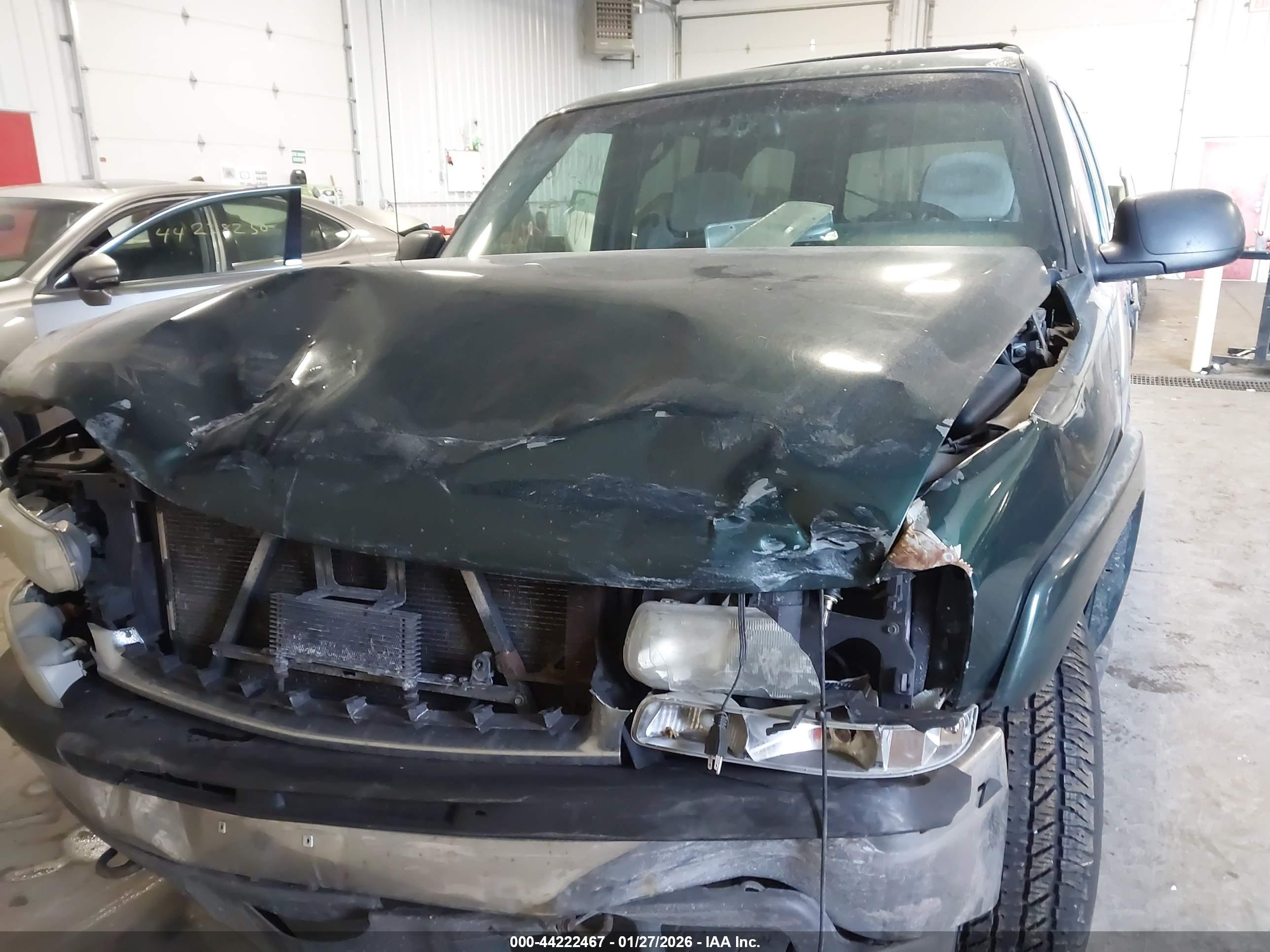 CHEVROLET SUBURBAN image 6