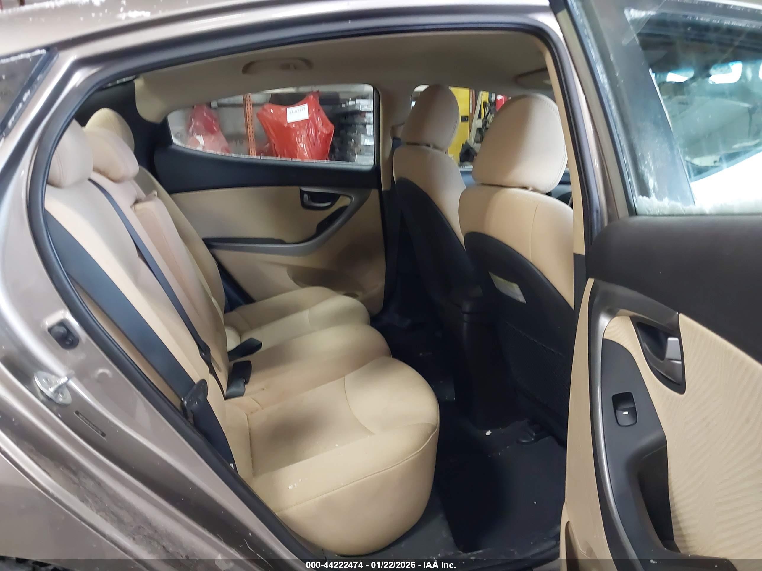 HYUNDAI ELANTRA image 8