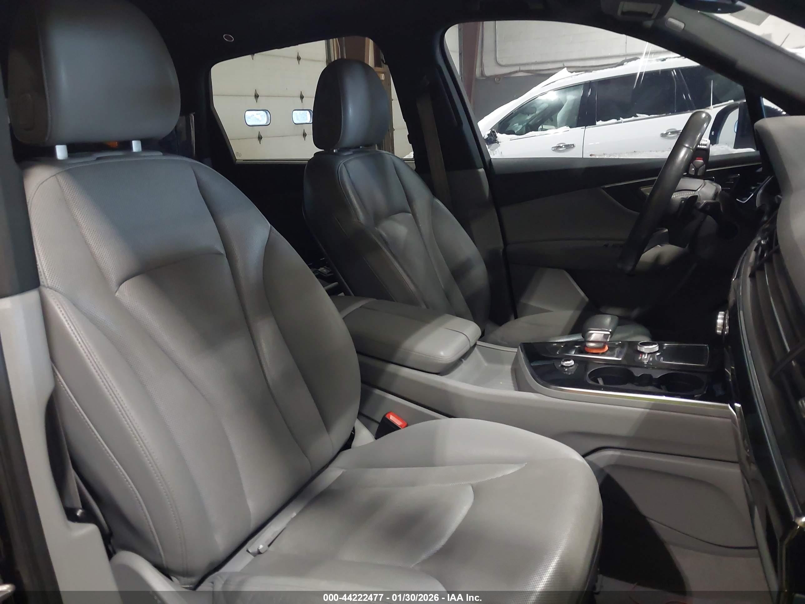 AUDI Q7 image 8