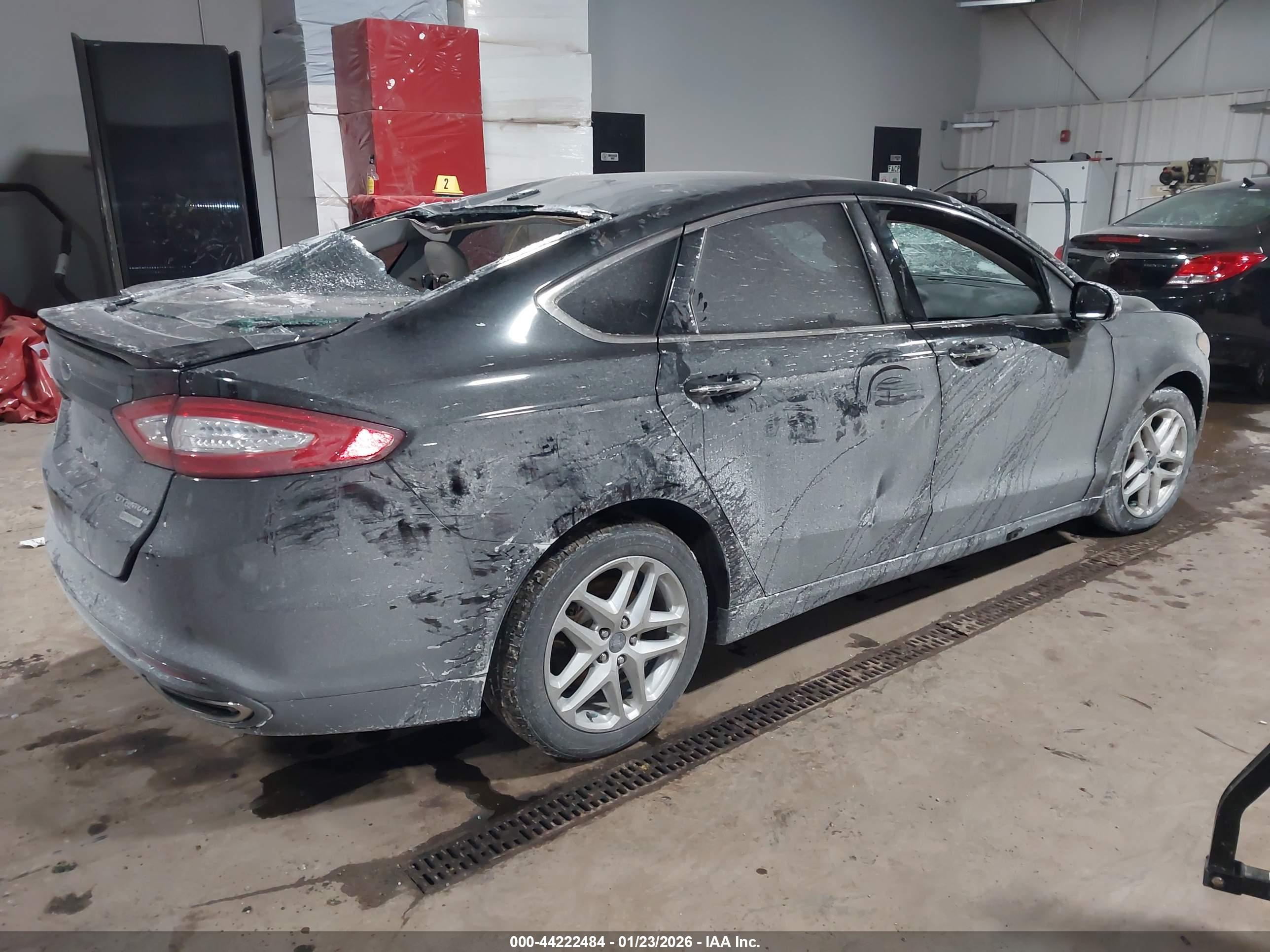 FORD FUSION image 4