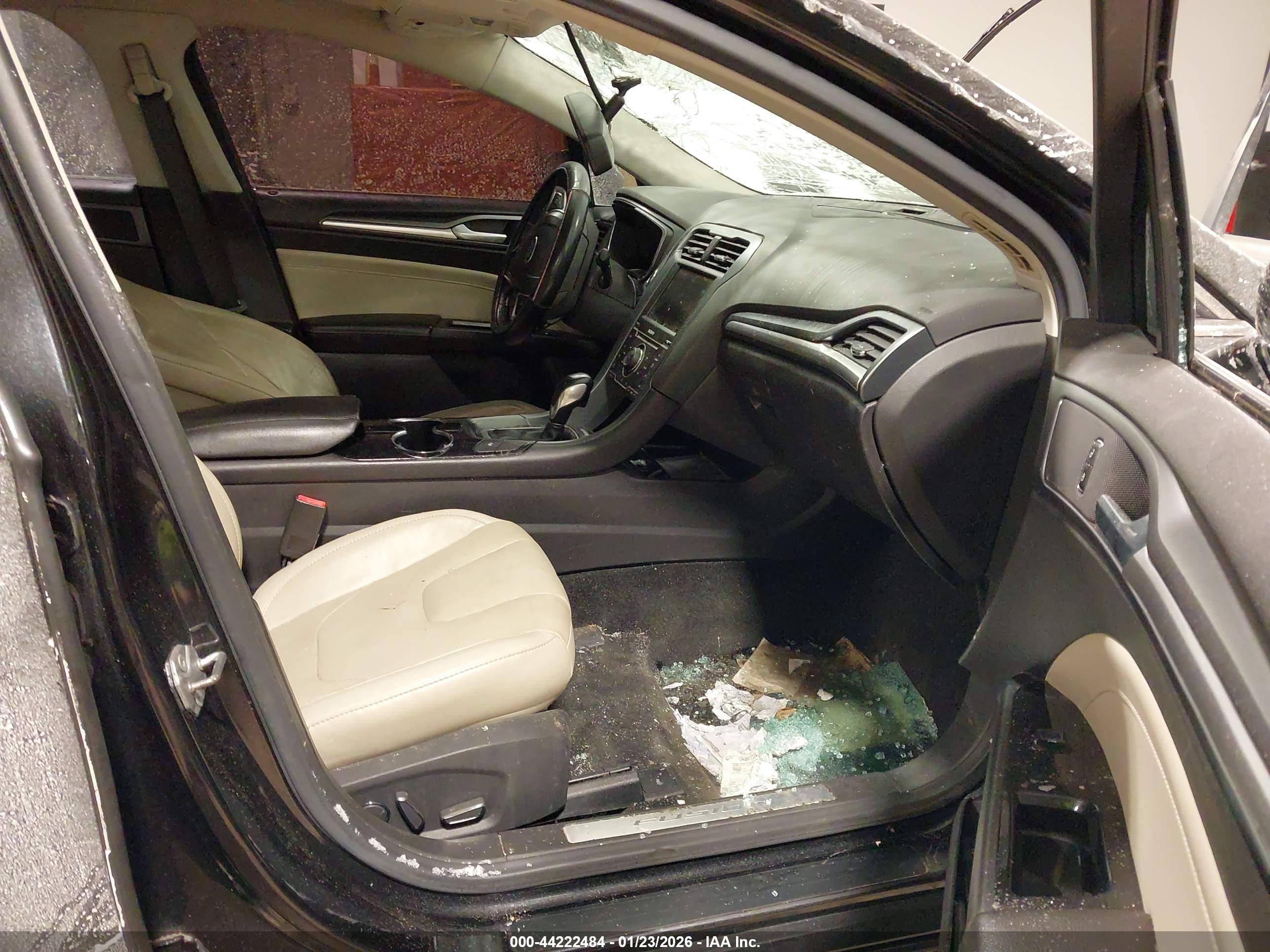 FORD FUSION image 5