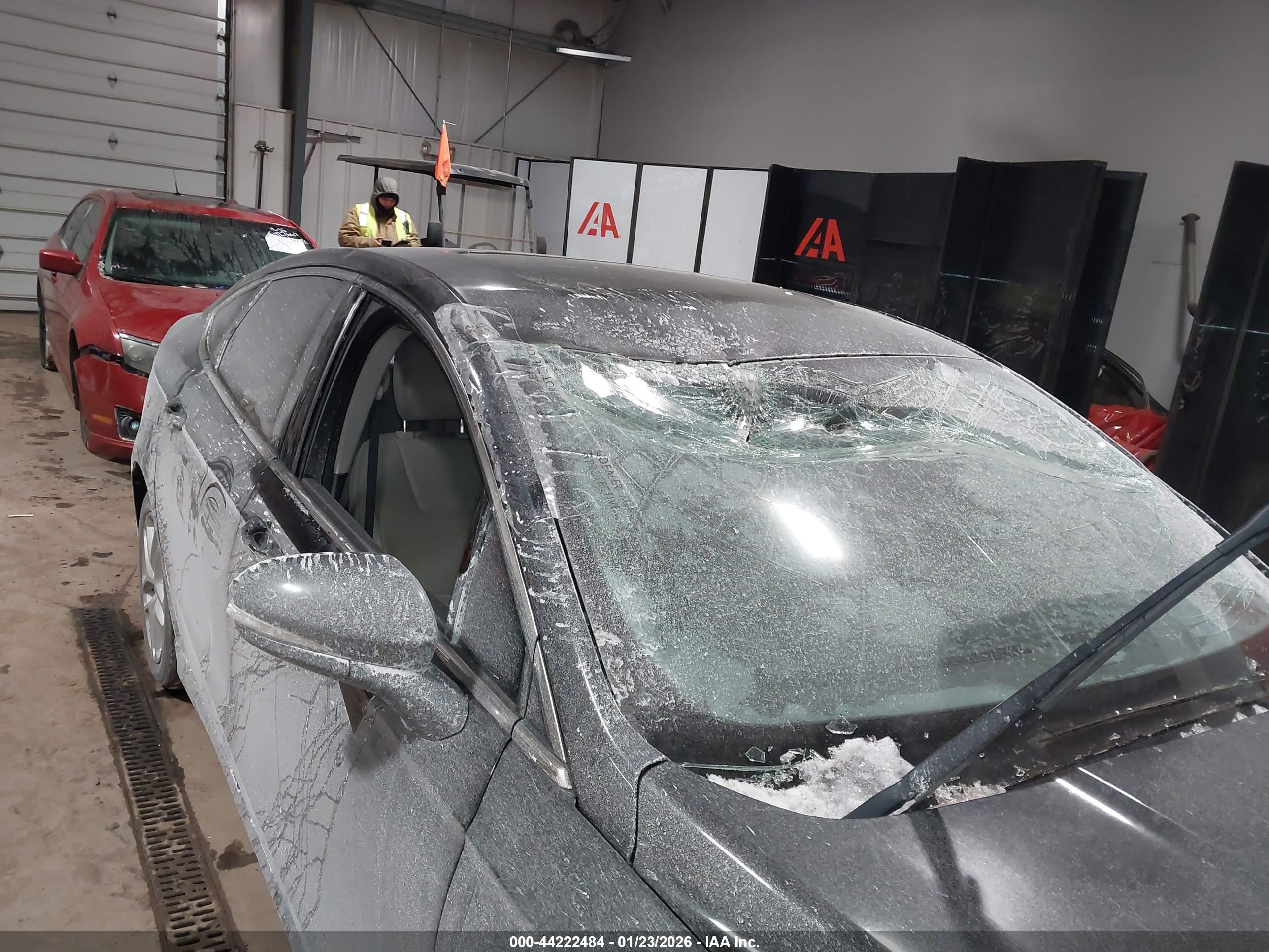 FORD FUSION image 6