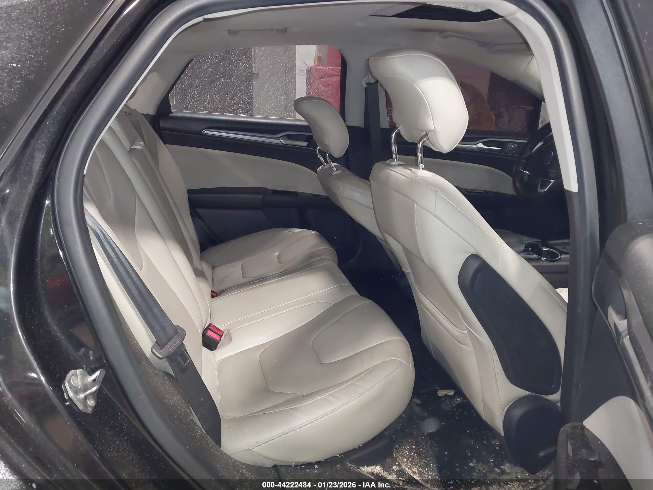 FORD FUSION image 8