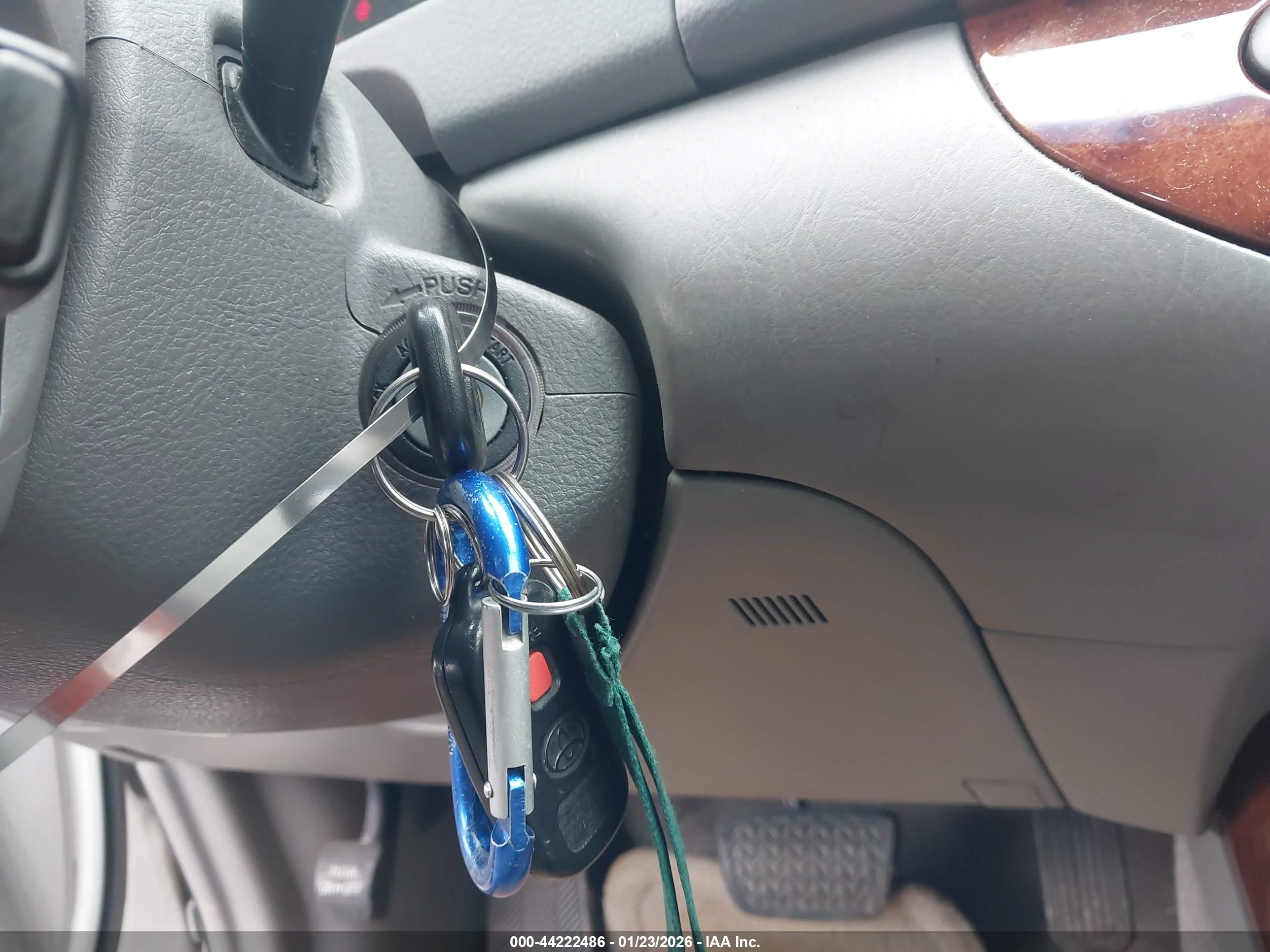 TOYOTA CAMRY image 11