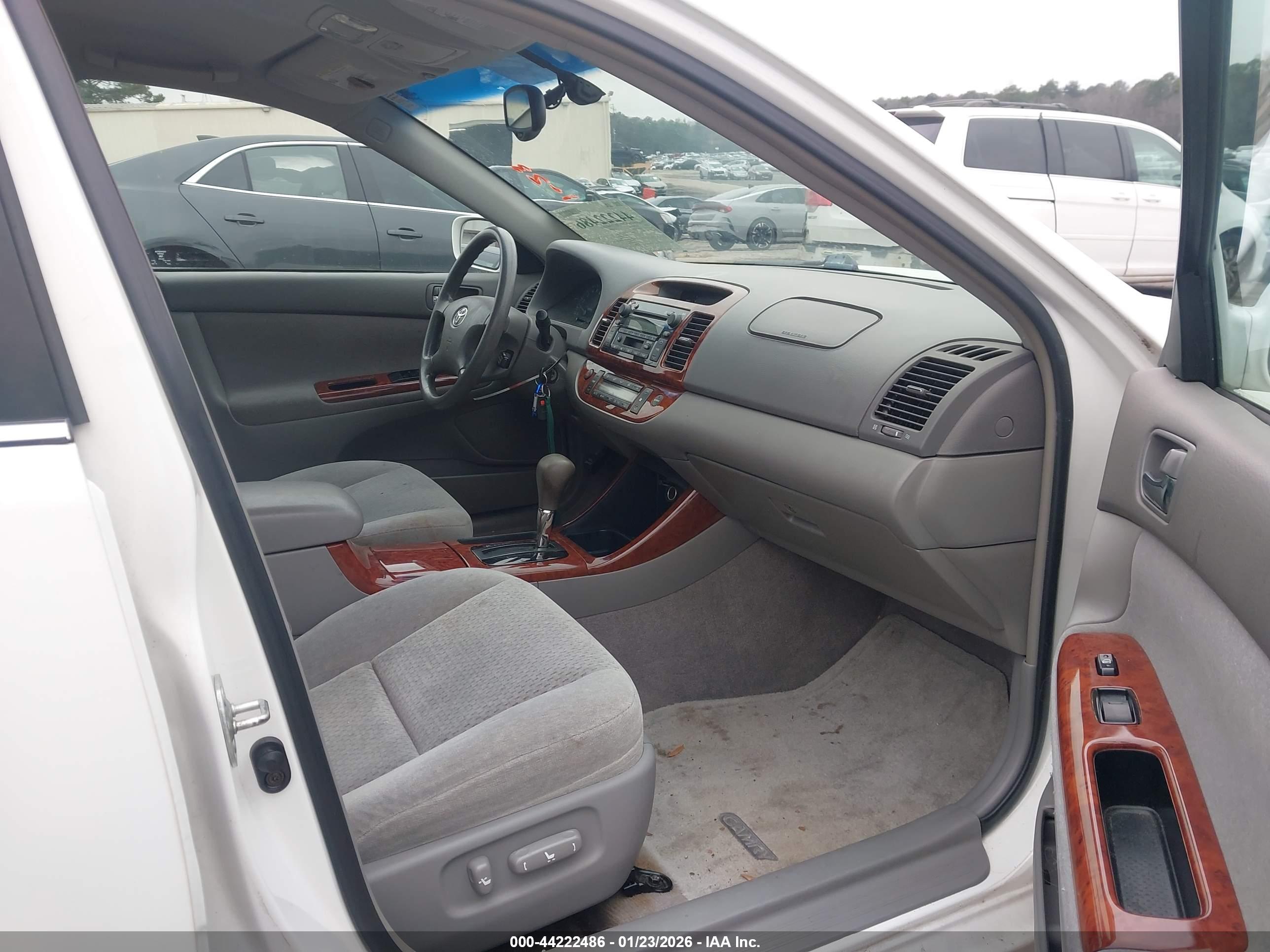 TOYOTA CAMRY image 5