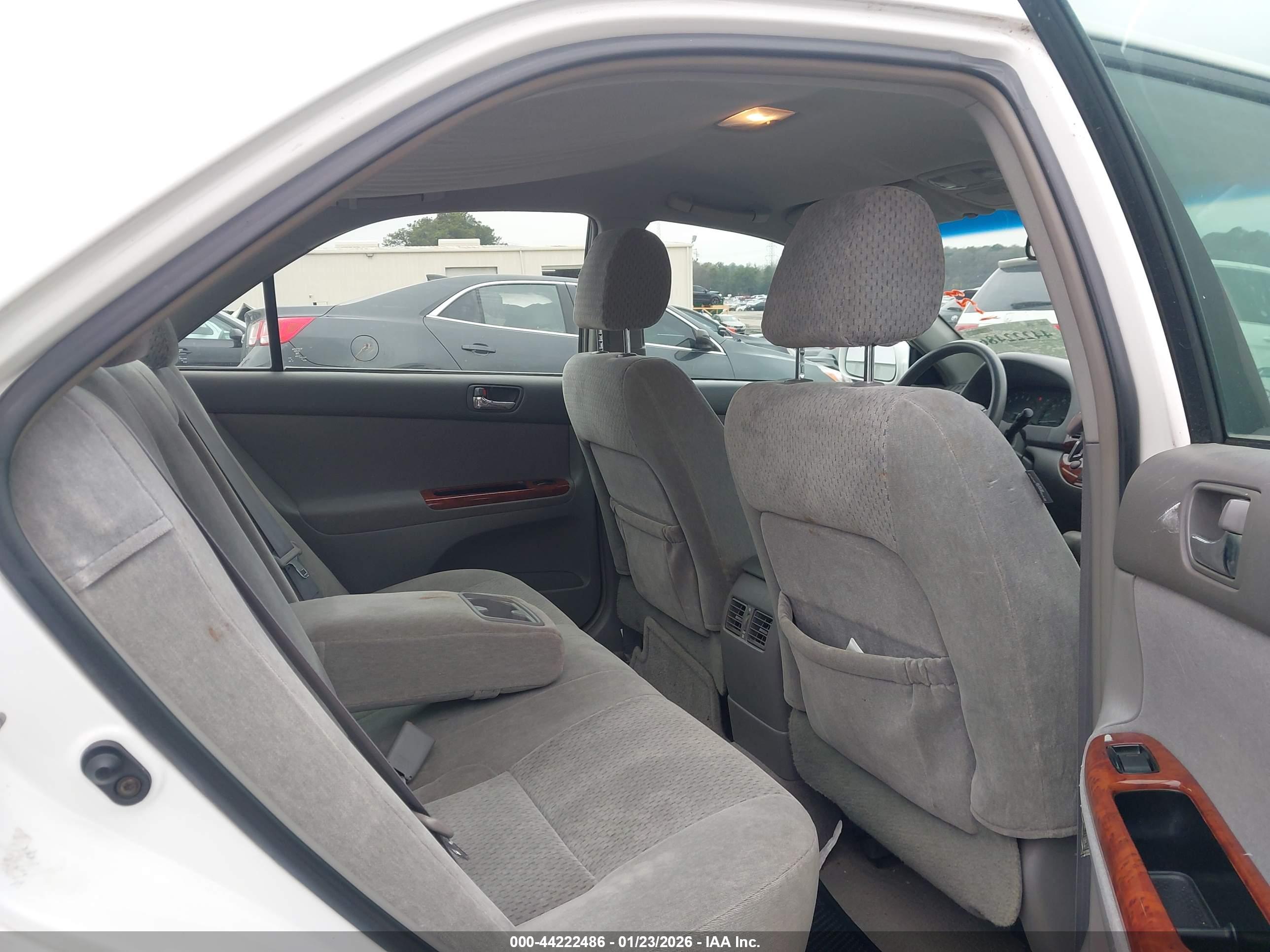 TOYOTA CAMRY image 8