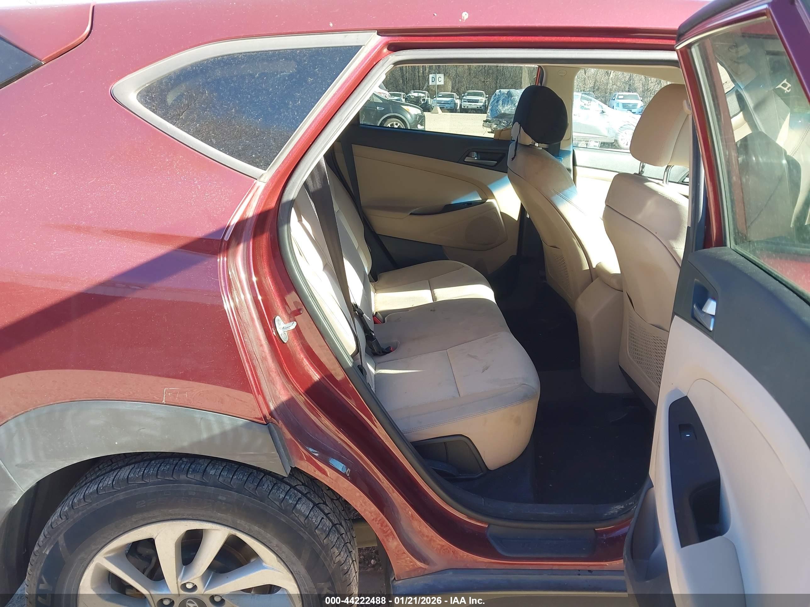 HYUNDAI TUCSON image 8