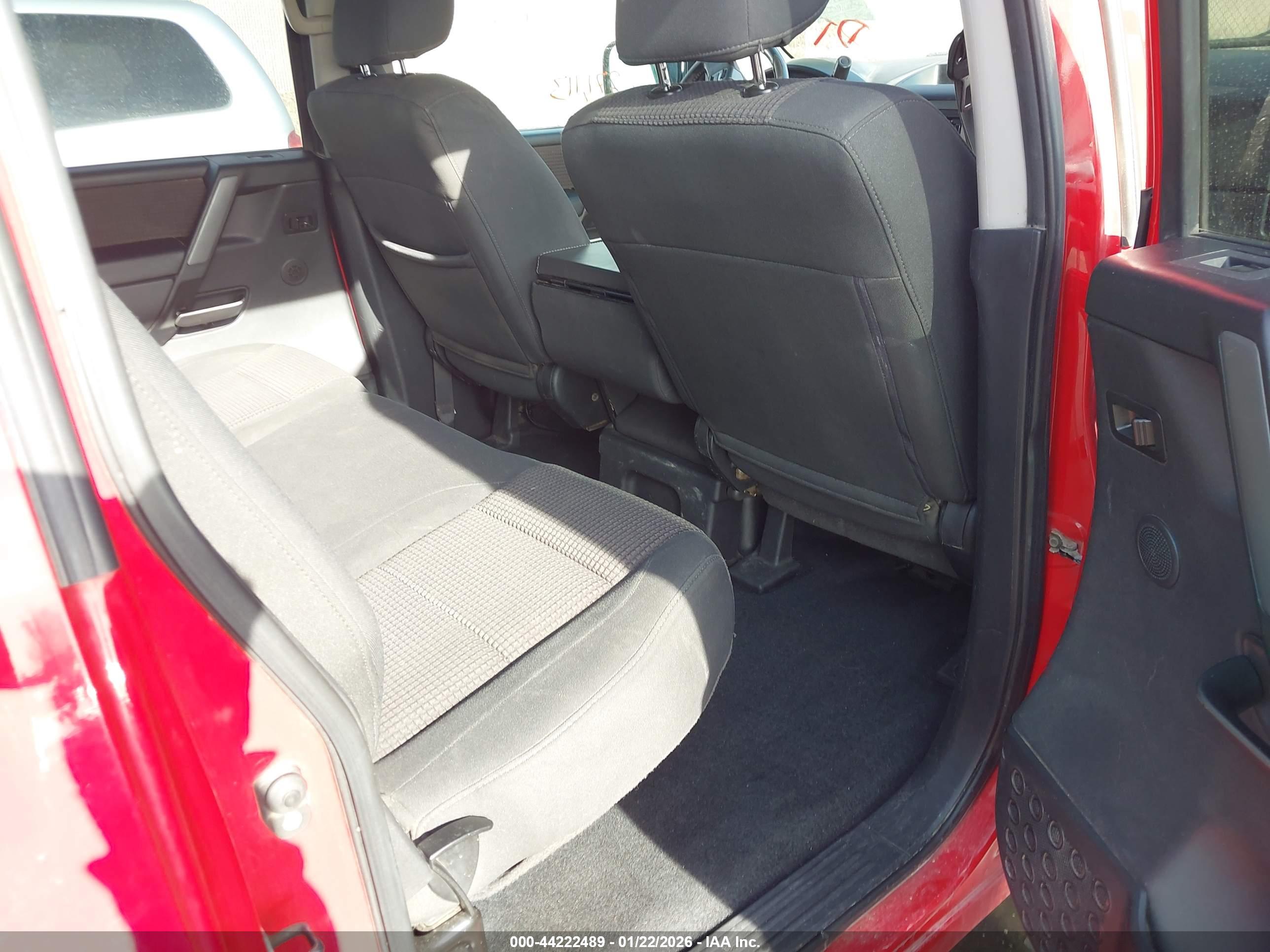NISSAN TITAN image 8