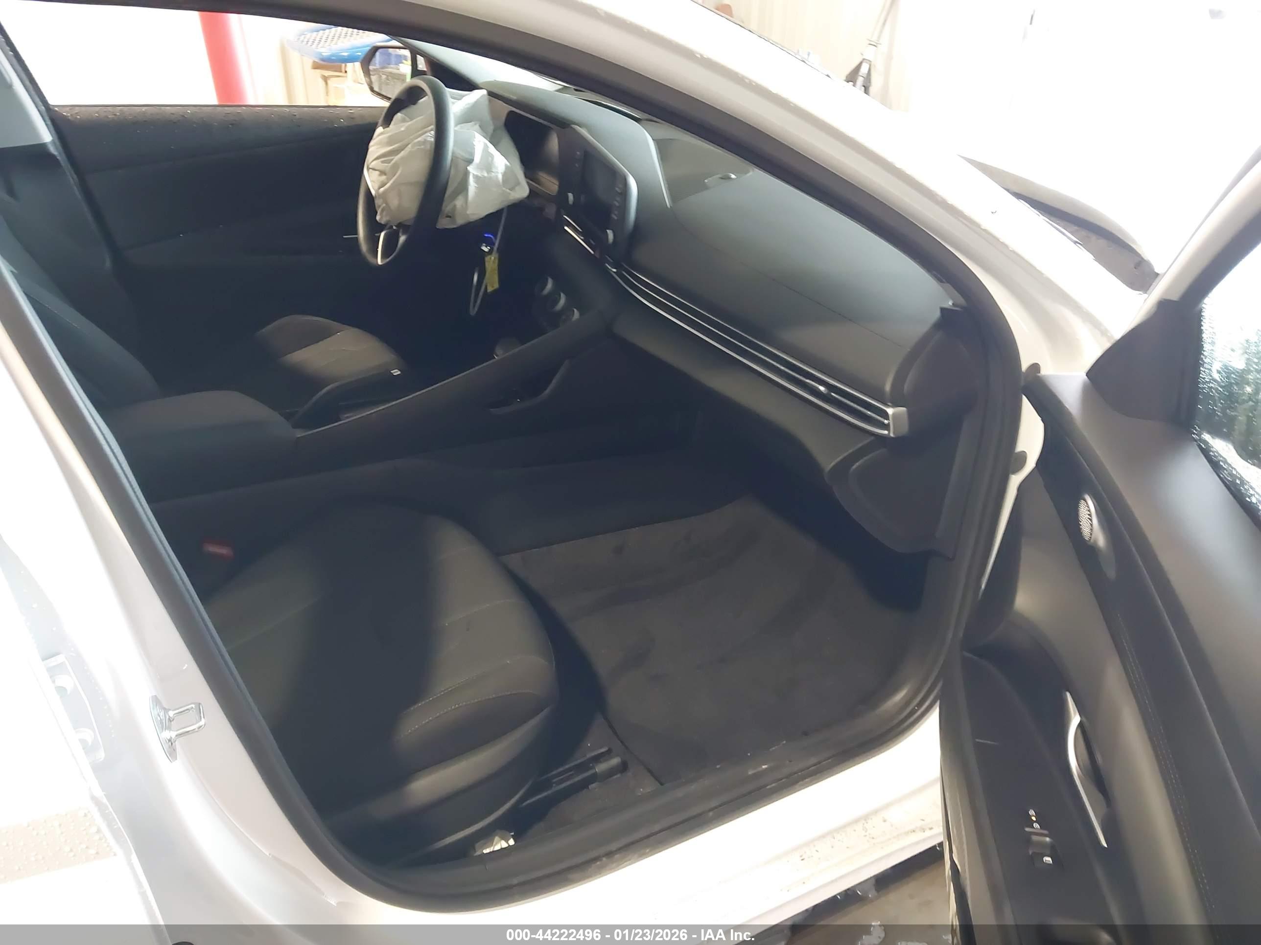 HYUNDAI ELANTRA image 5