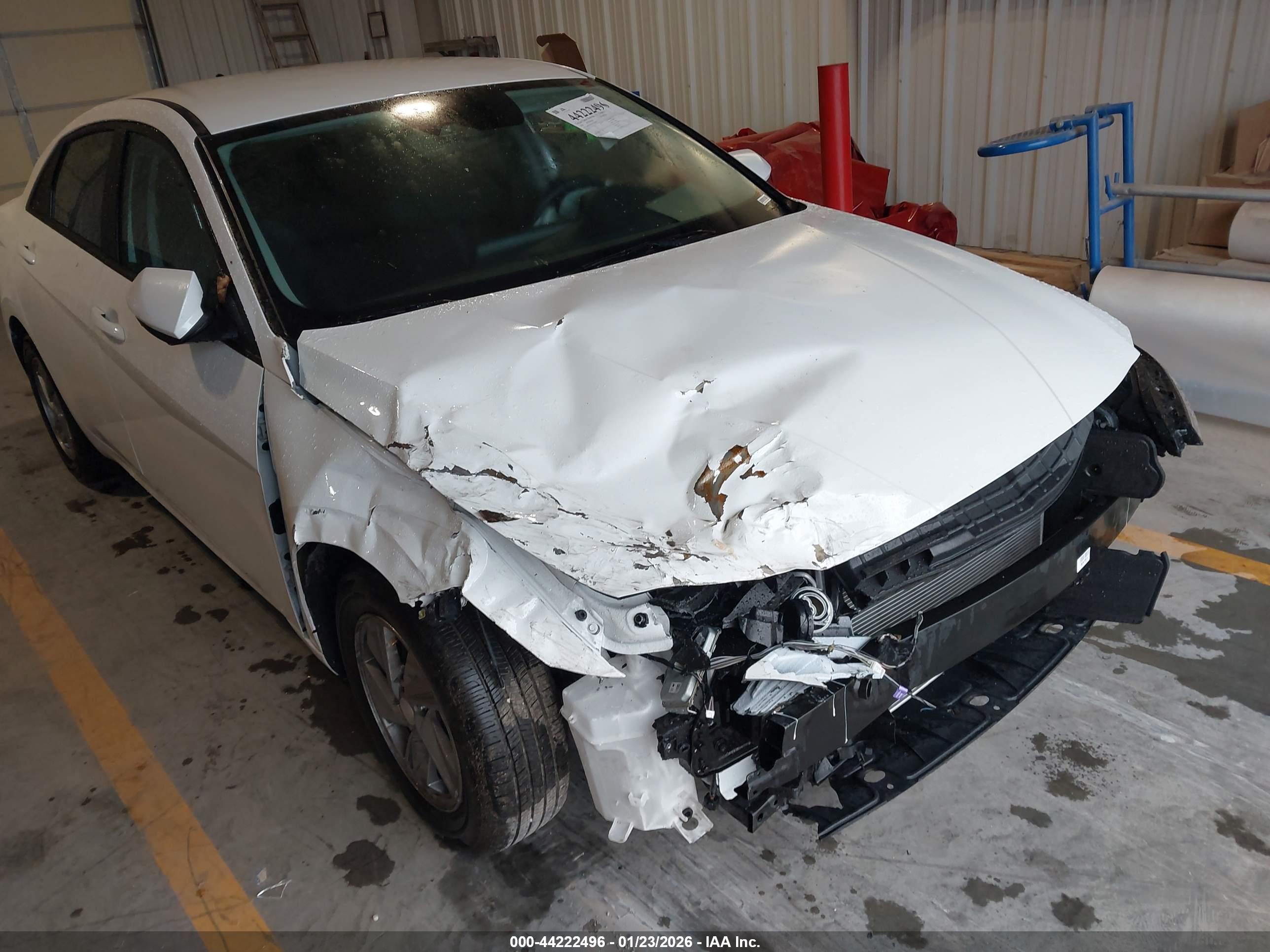 HYUNDAI ELANTRA image 6