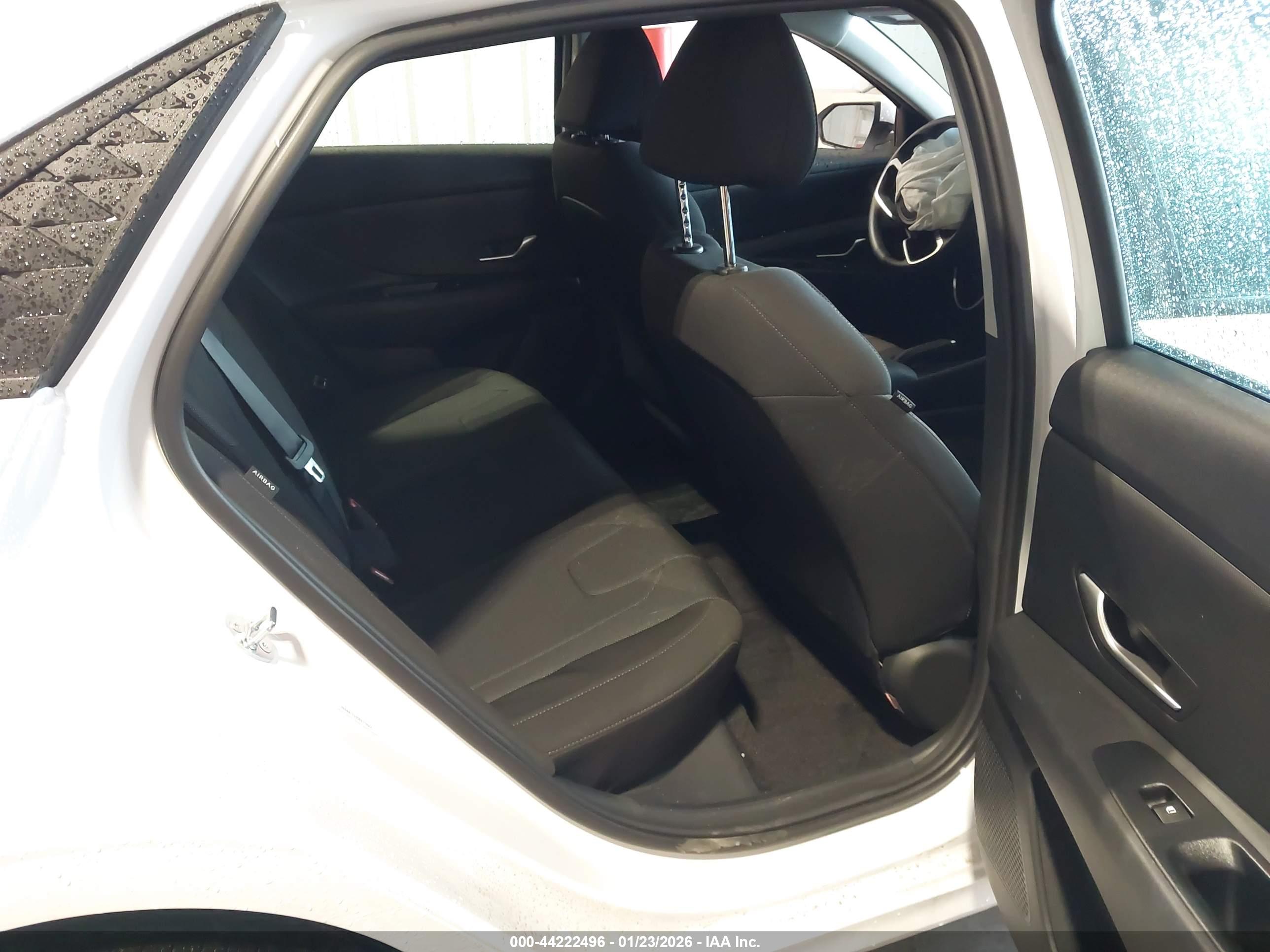 HYUNDAI ELANTRA image 8