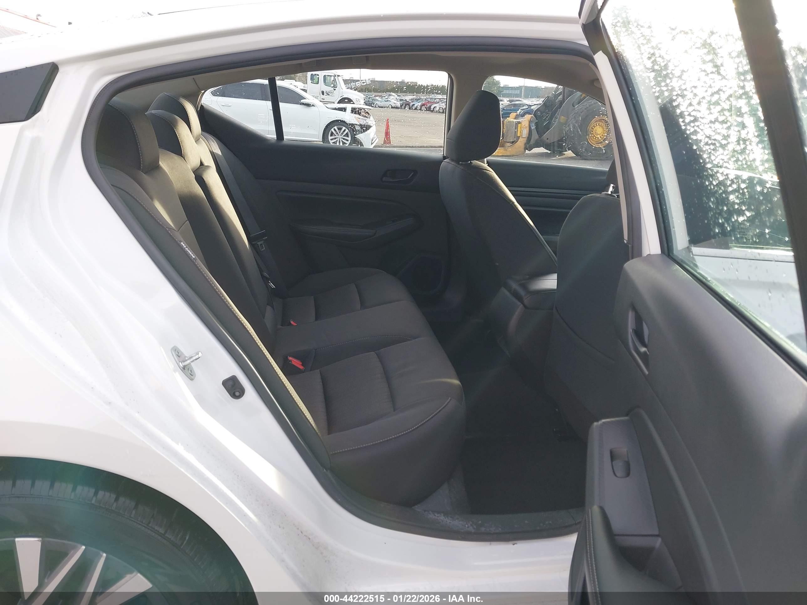 NISSAN ALTIMA image 8