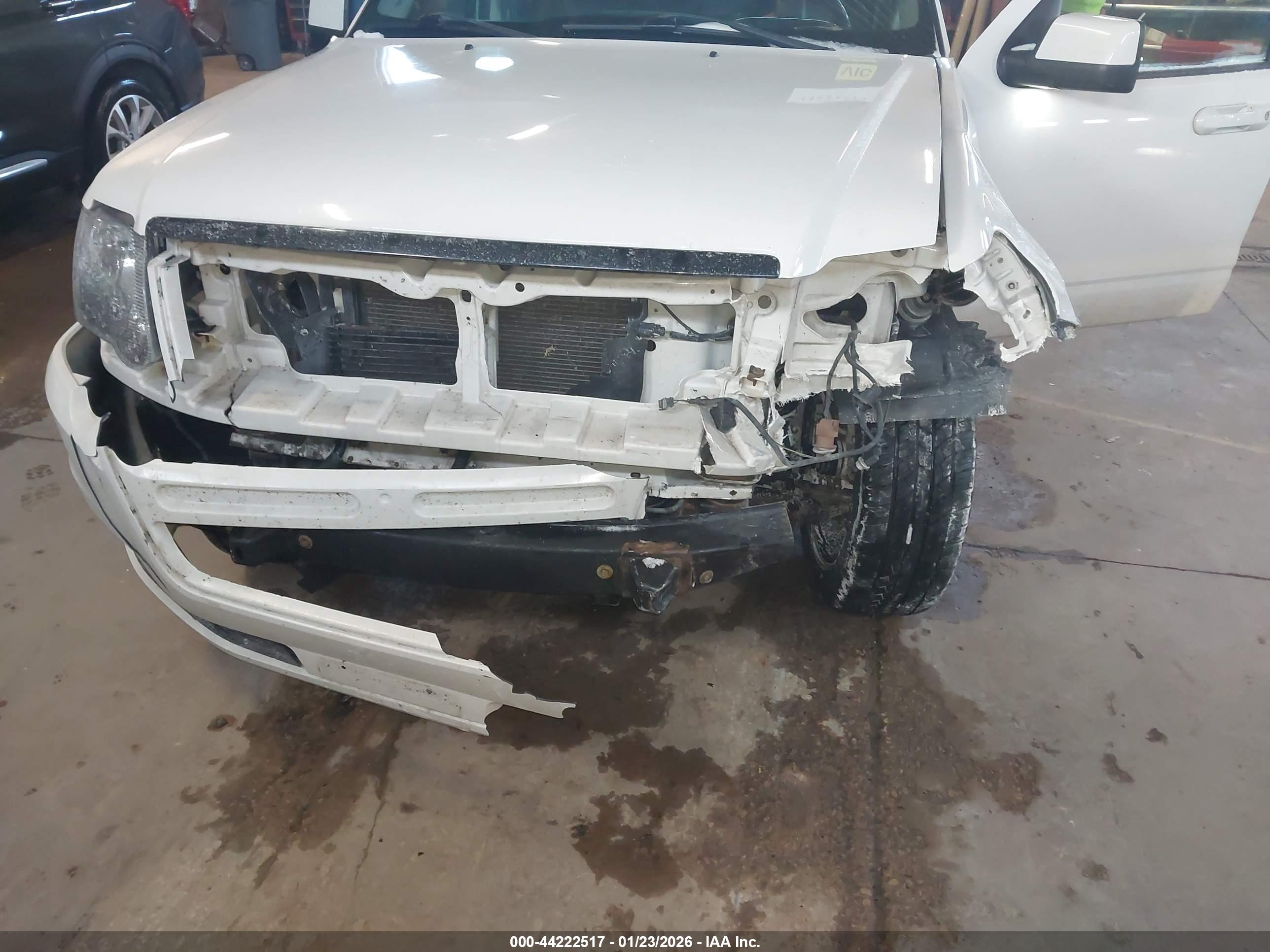 FORD EXPLORER image 6