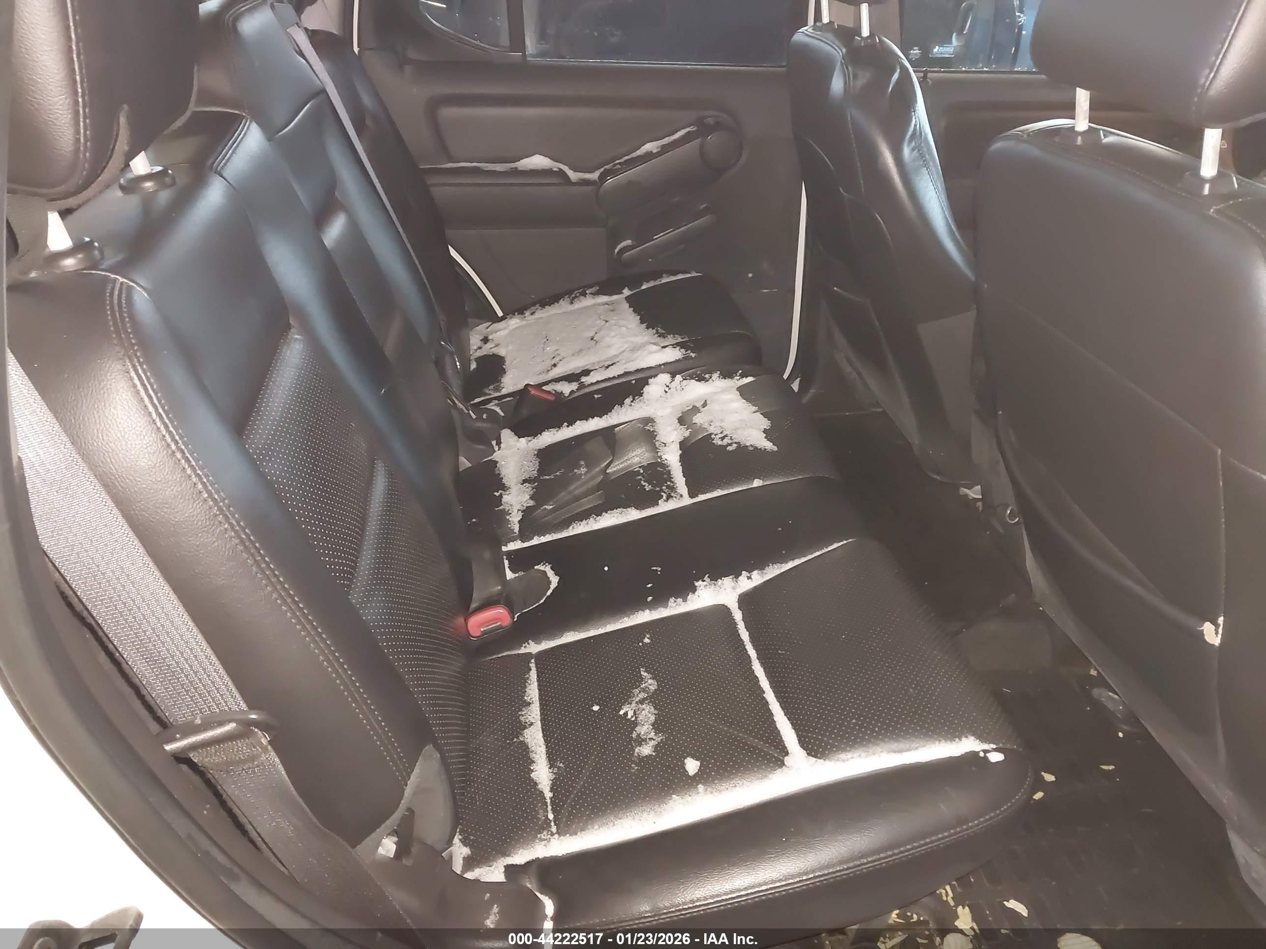 FORD EXPLORER image 8