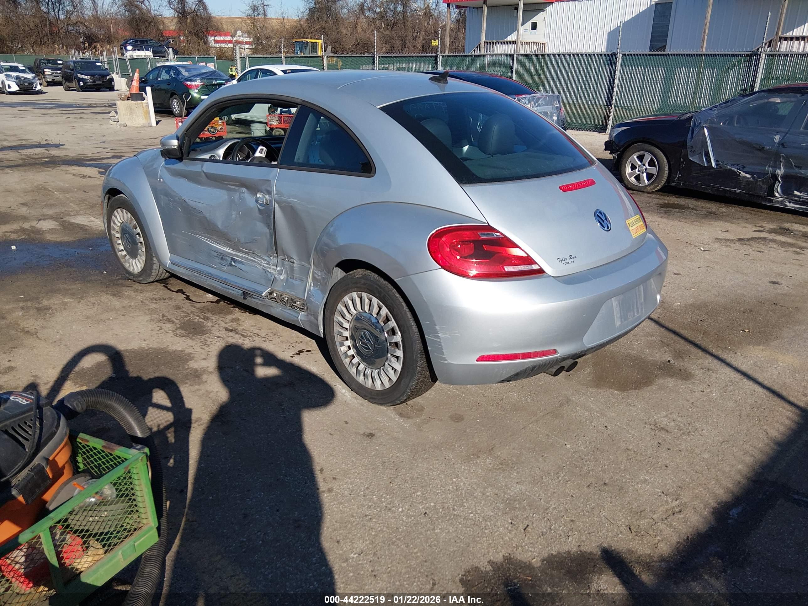 VOLKSWAGEN BEETLE image 3