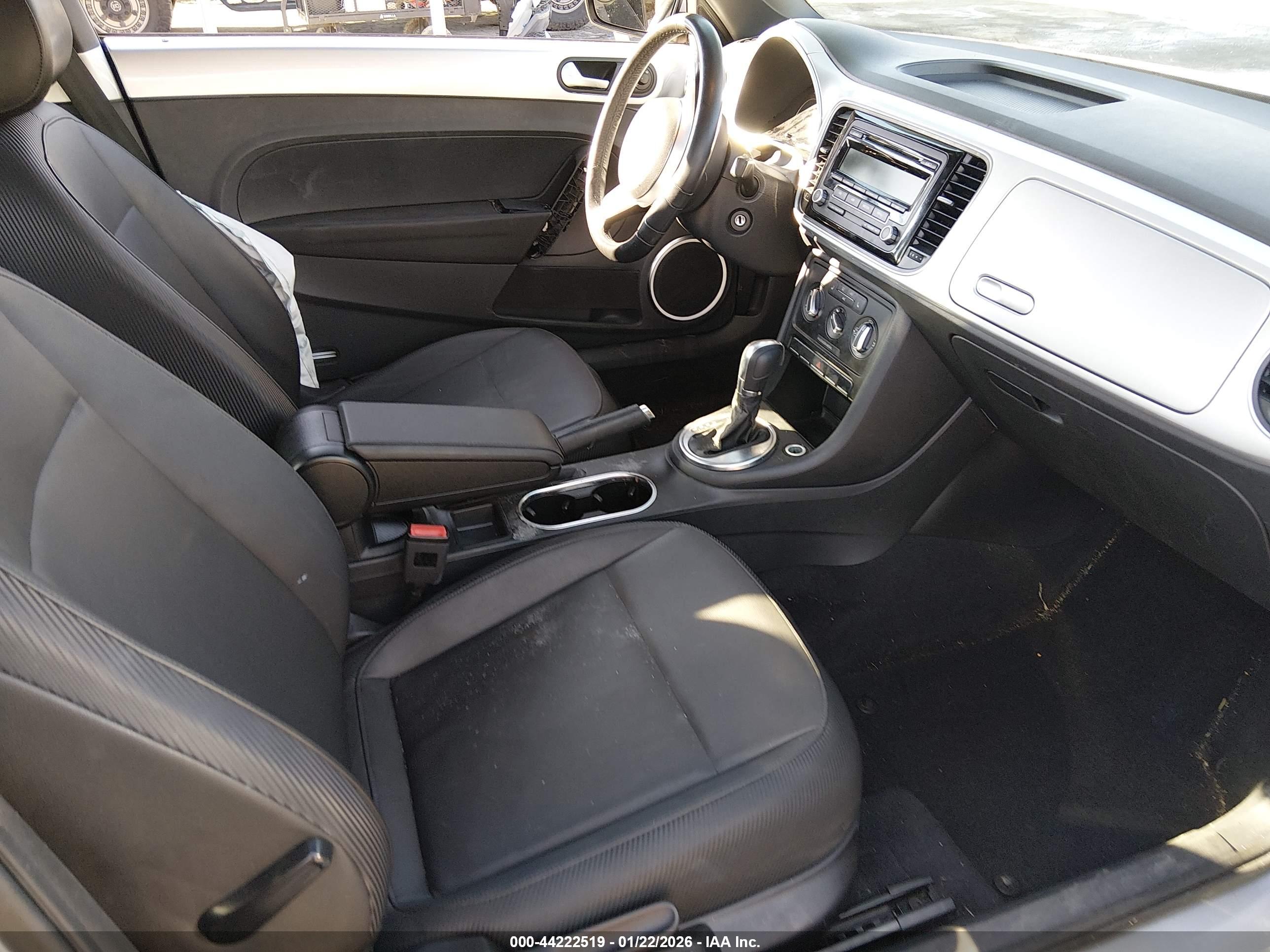 VOLKSWAGEN BEETLE image 5