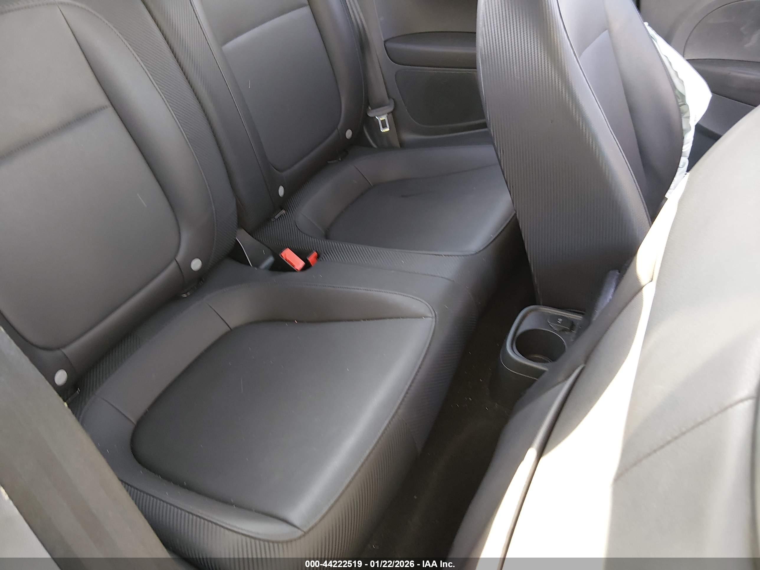 VOLKSWAGEN BEETLE image 8