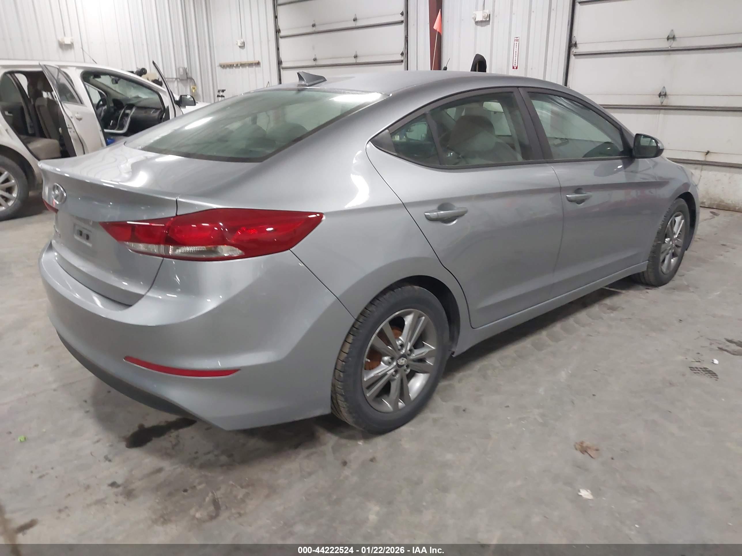 HYUNDAI ELANTRA image 4