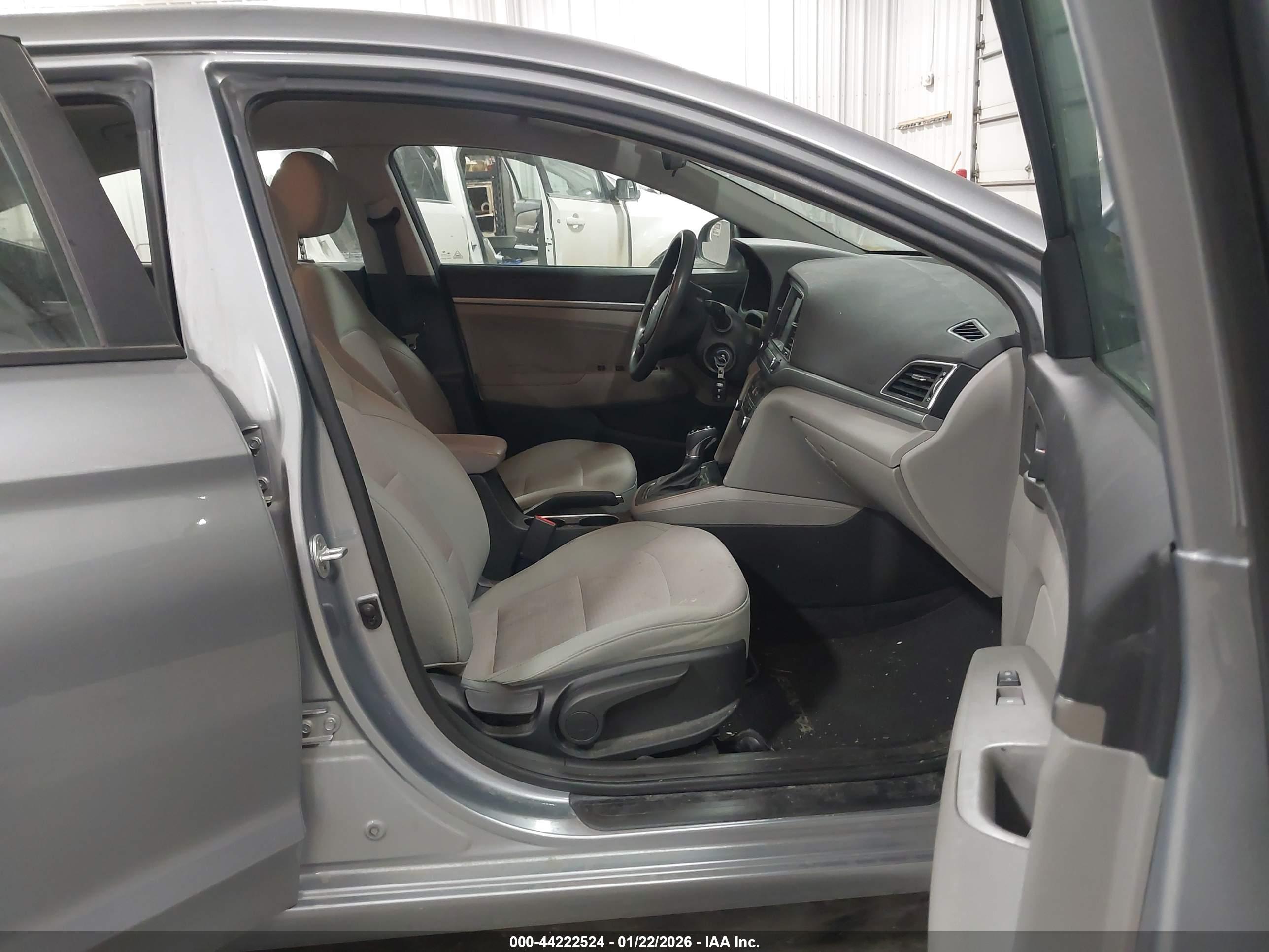 HYUNDAI ELANTRA image 5