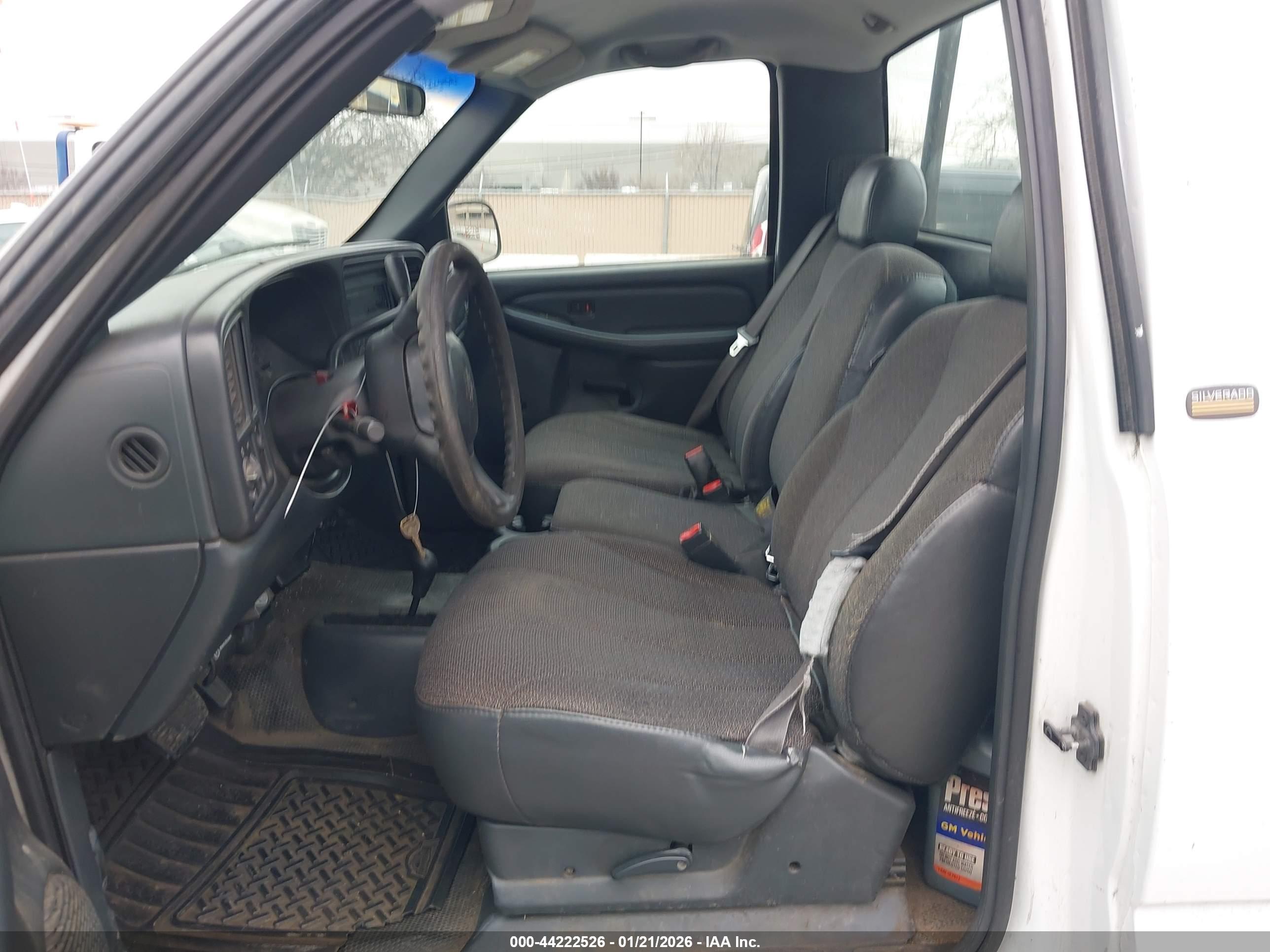 CHEVROLET SILVERADO image 5