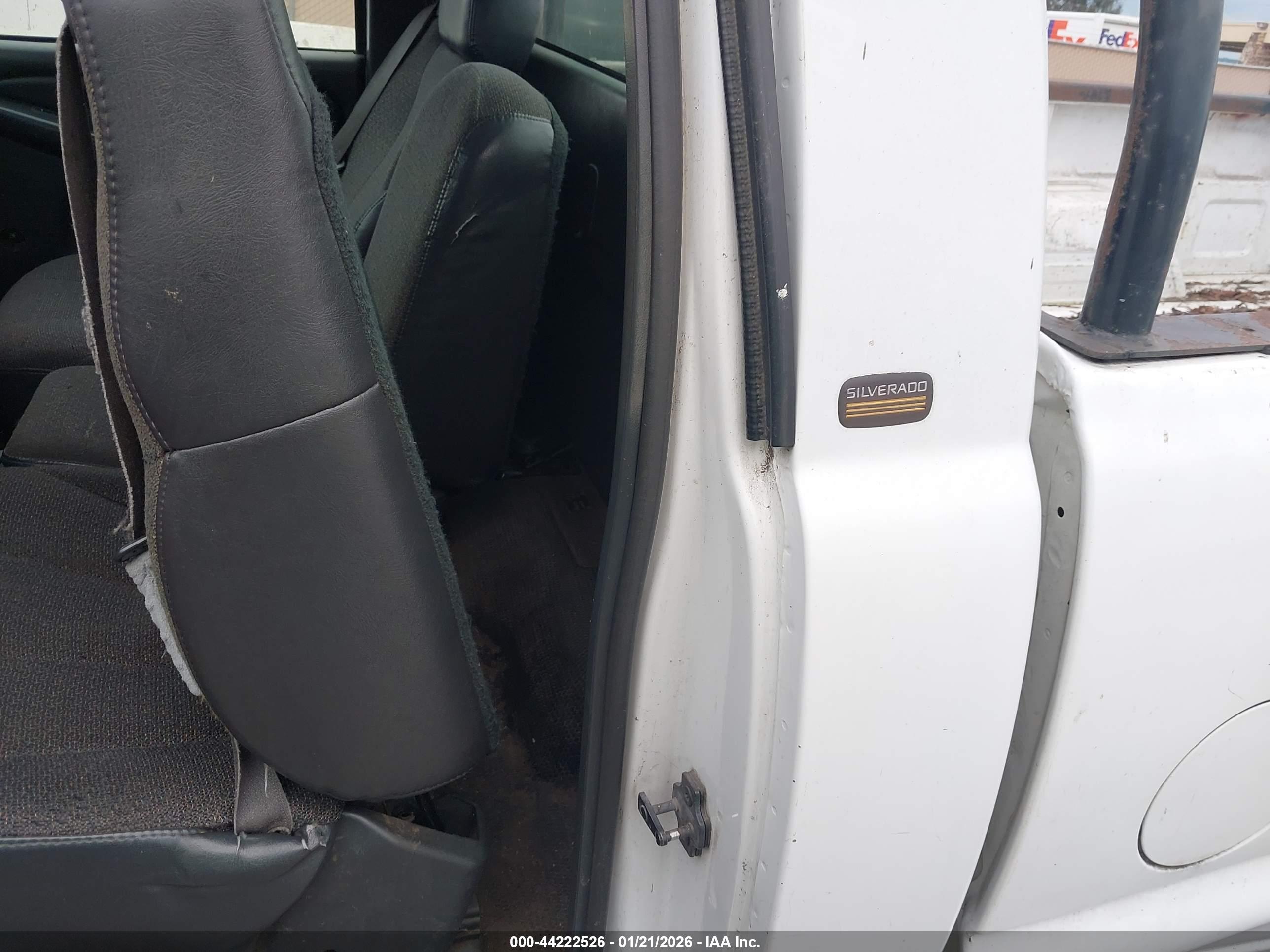 CHEVROLET SILVERADO image 8