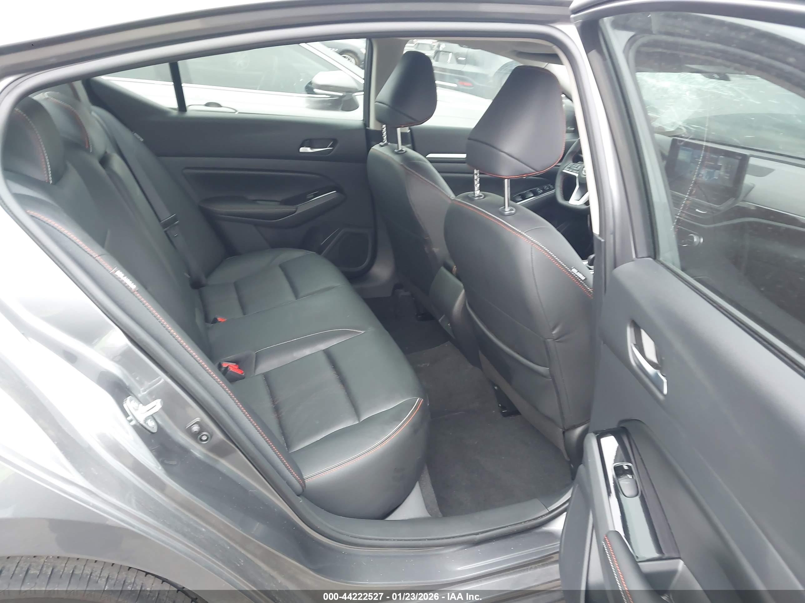 NISSAN ALTIMA image 8