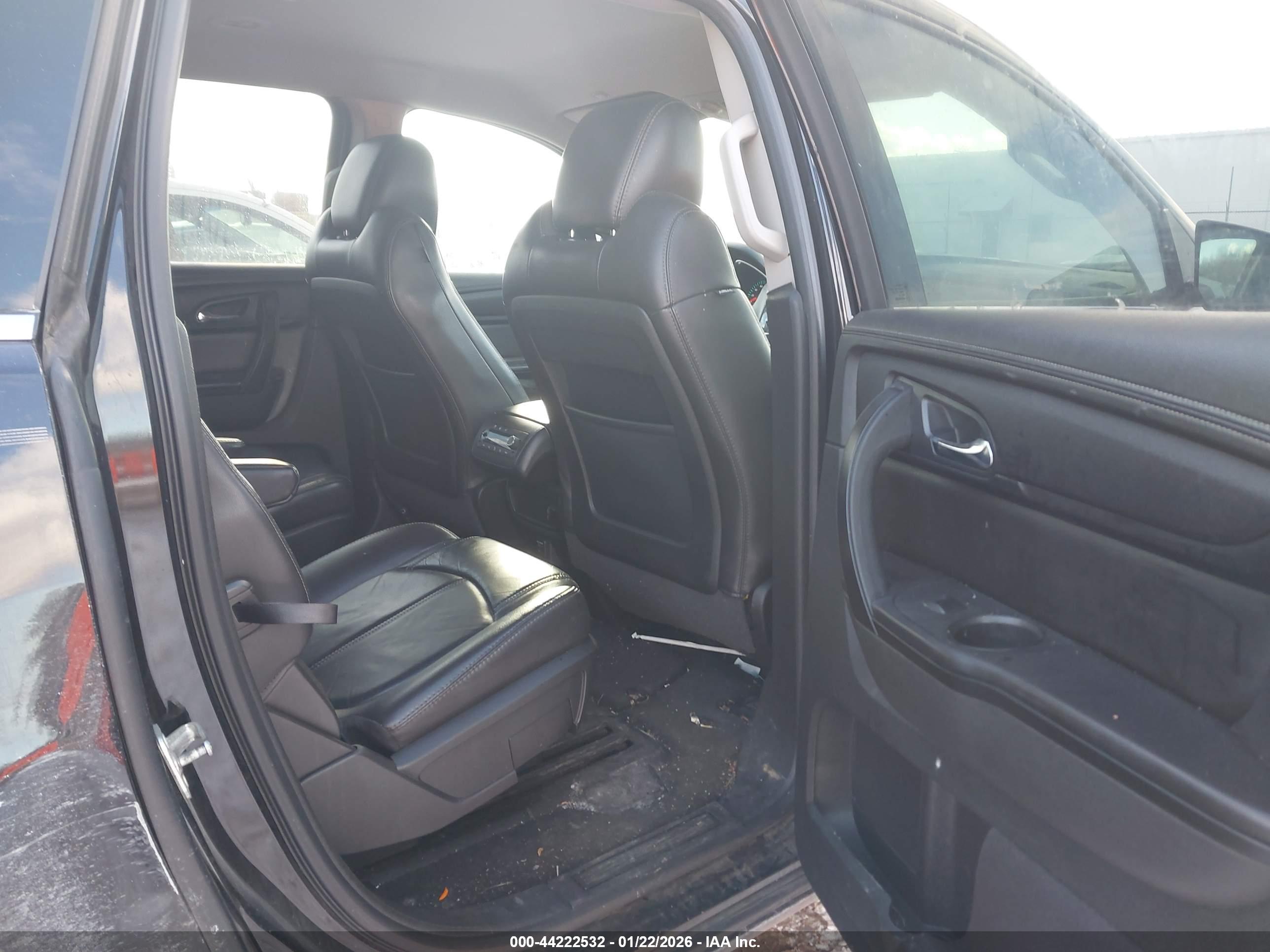 CHEVROLET TRAVERSE image 8