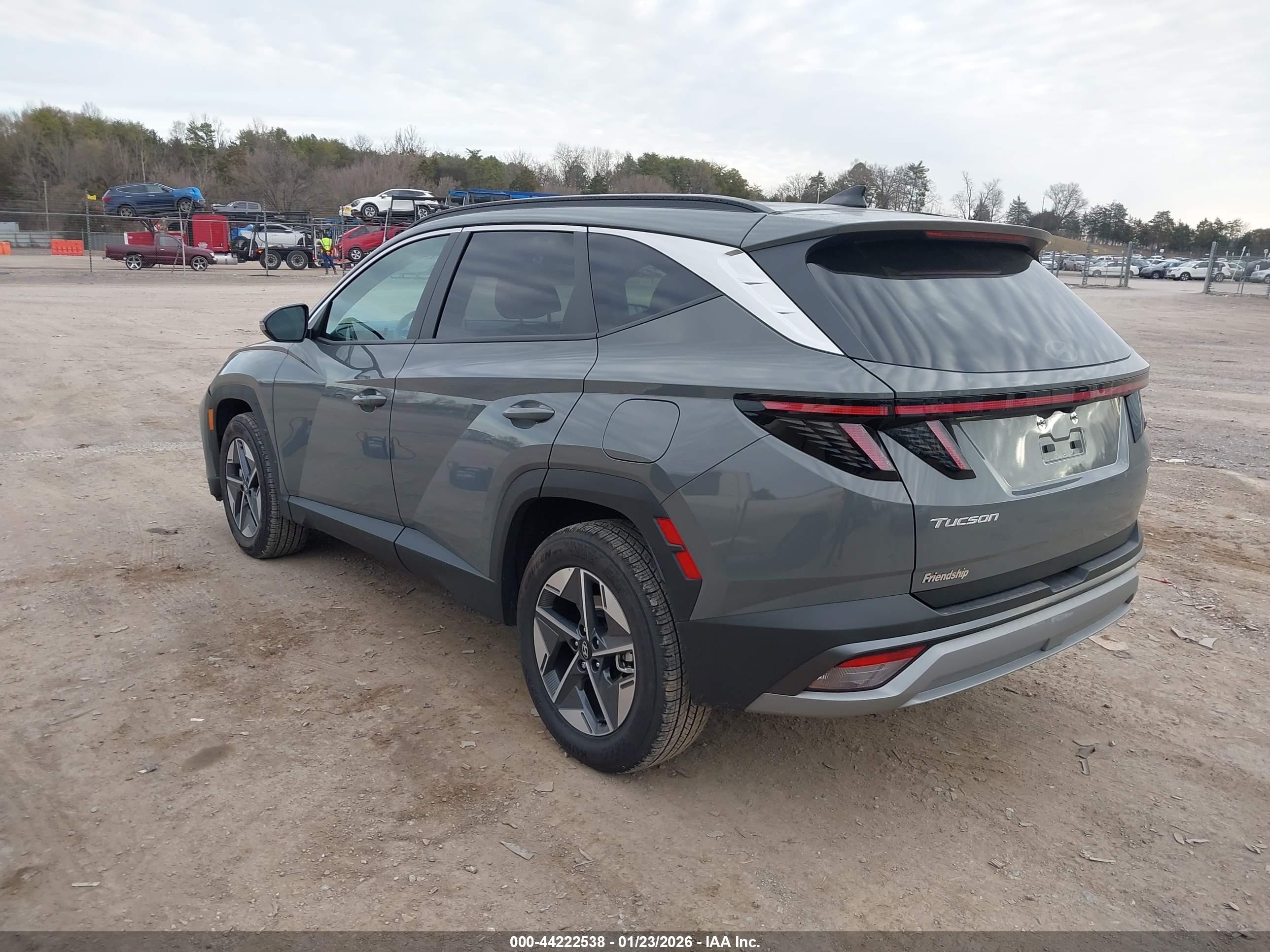 HYUNDAI TUCSON image 3
