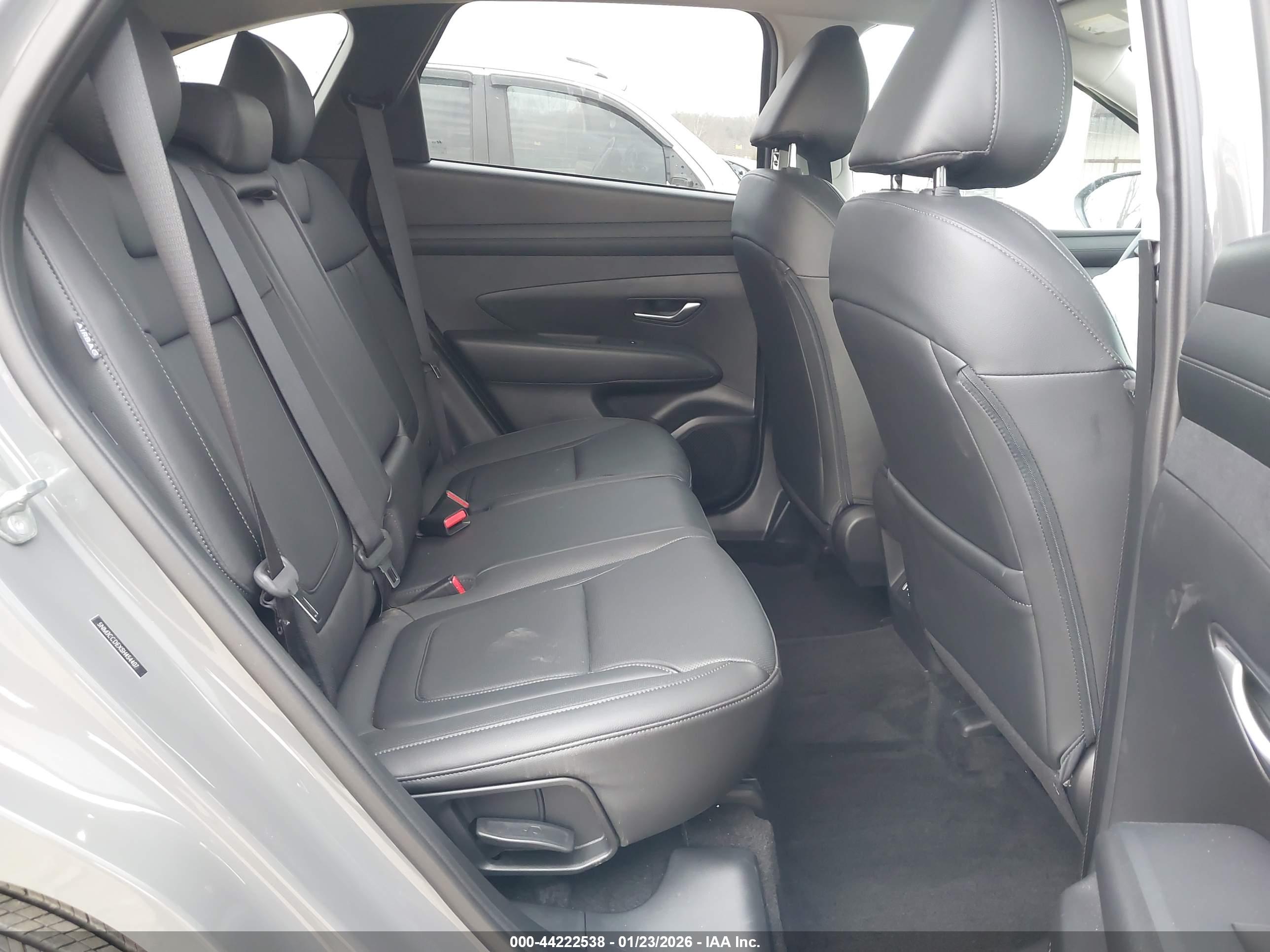 HYUNDAI TUCSON image 8