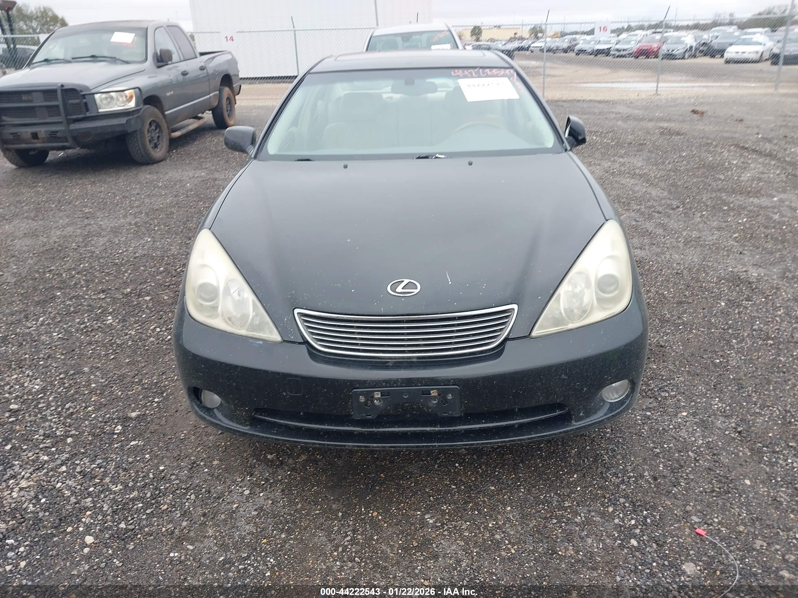 LEXUS ES image 6