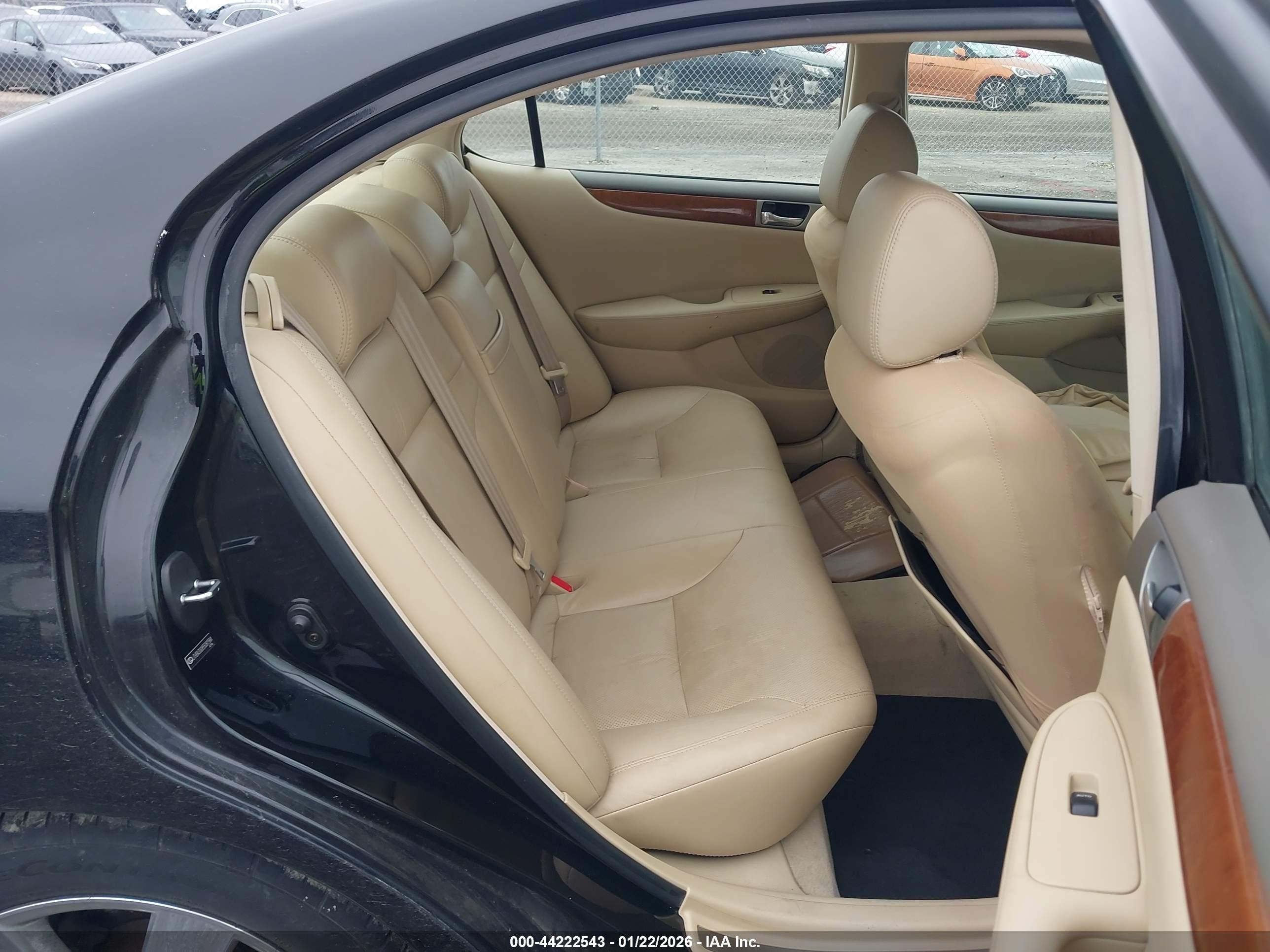 LEXUS ES image 8