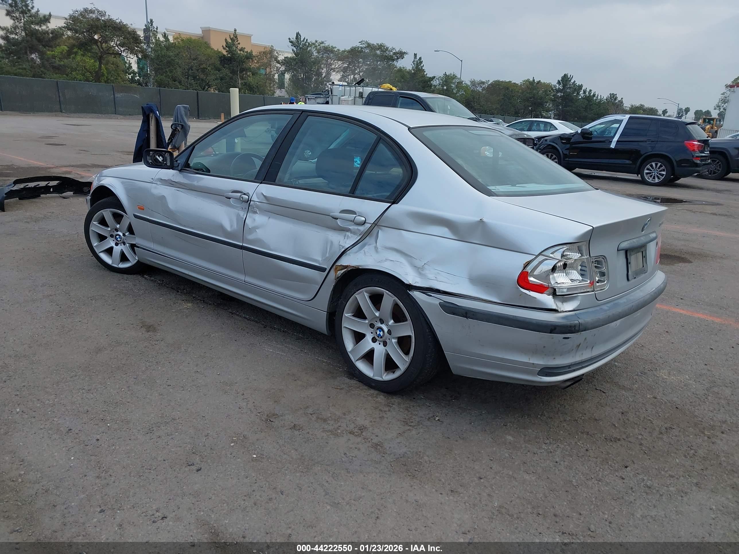 BMW 325I image 3
