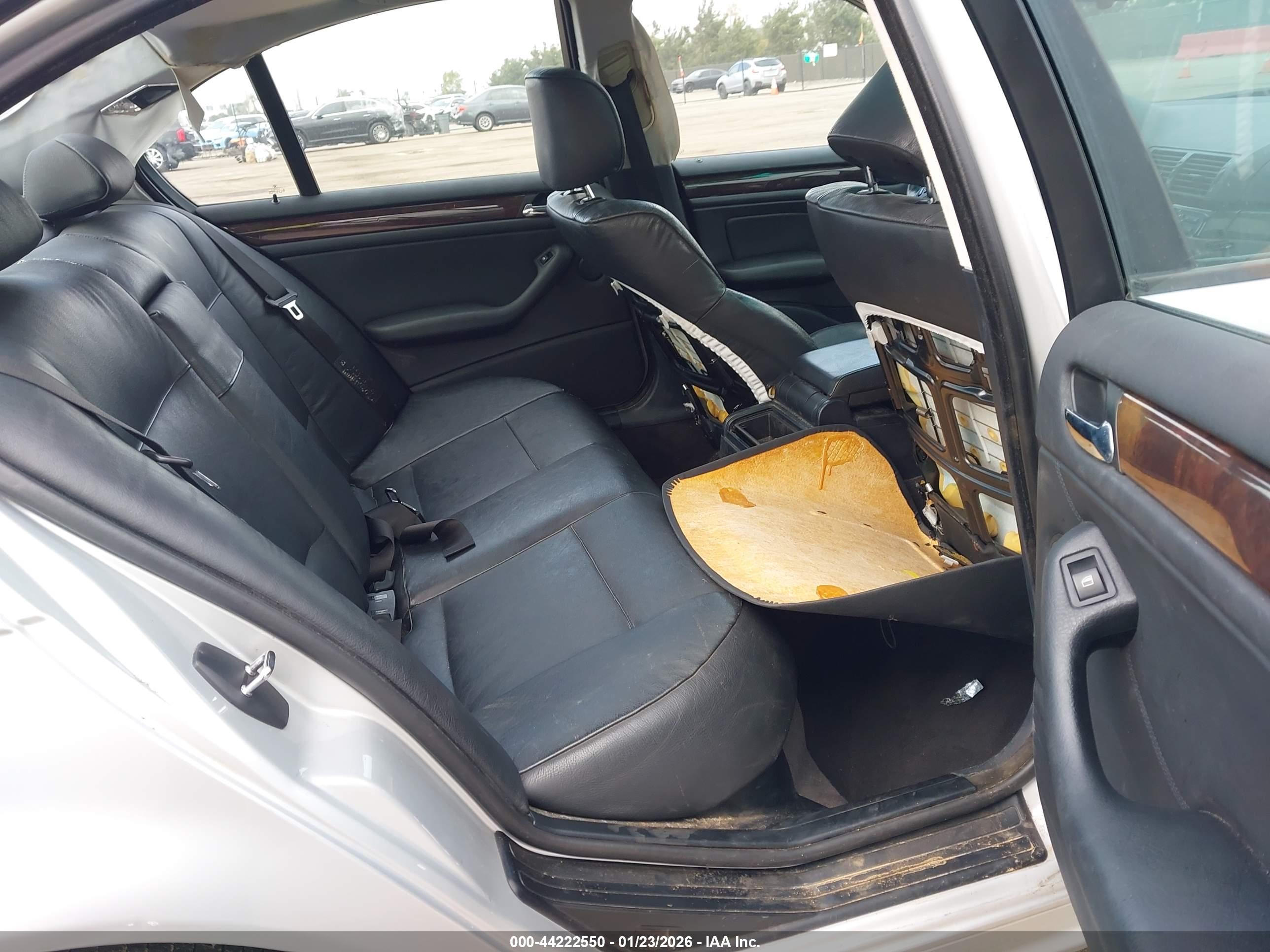 BMW 325I image 8