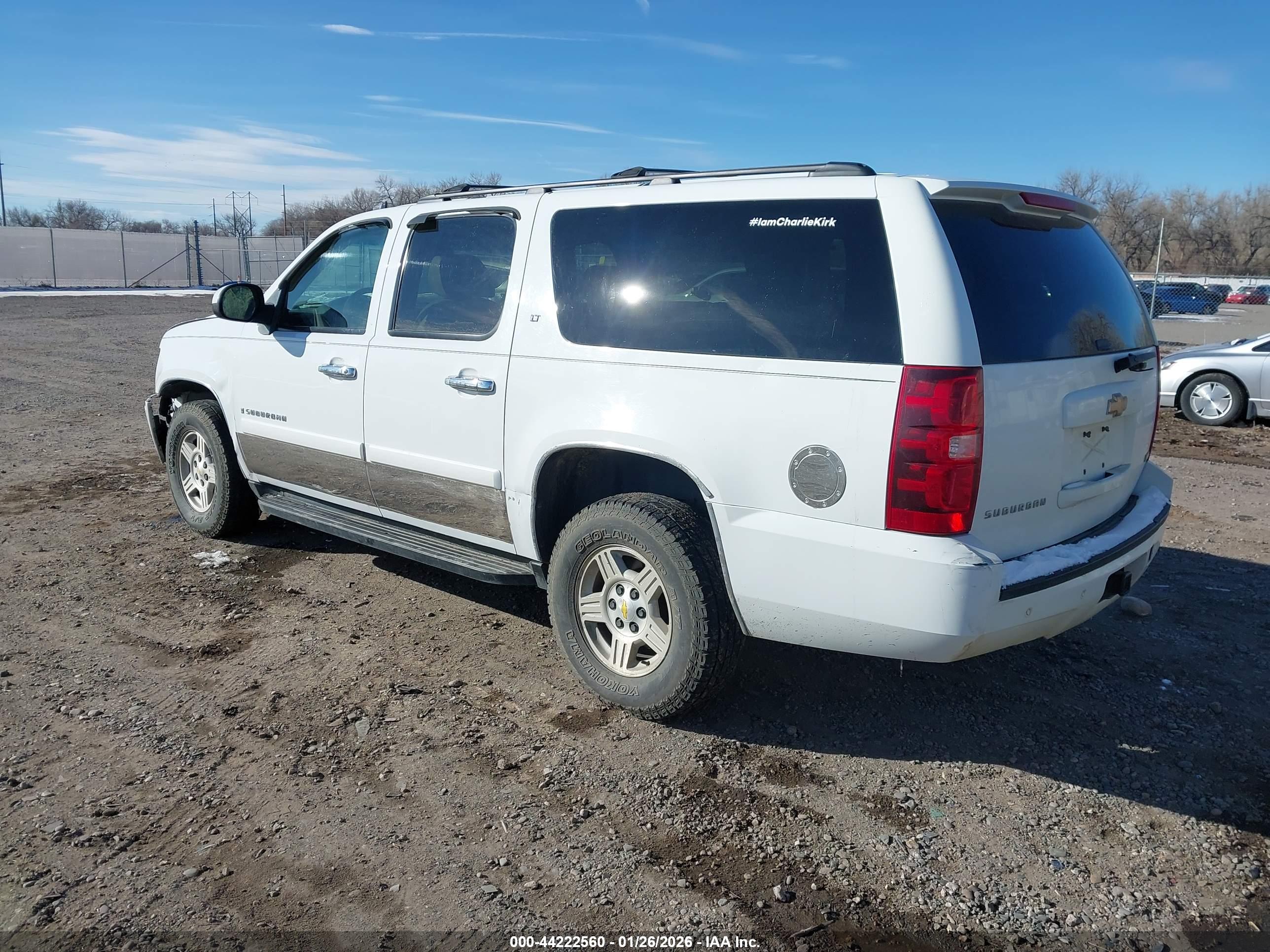 CHEVROLET SUBURBAN image 3