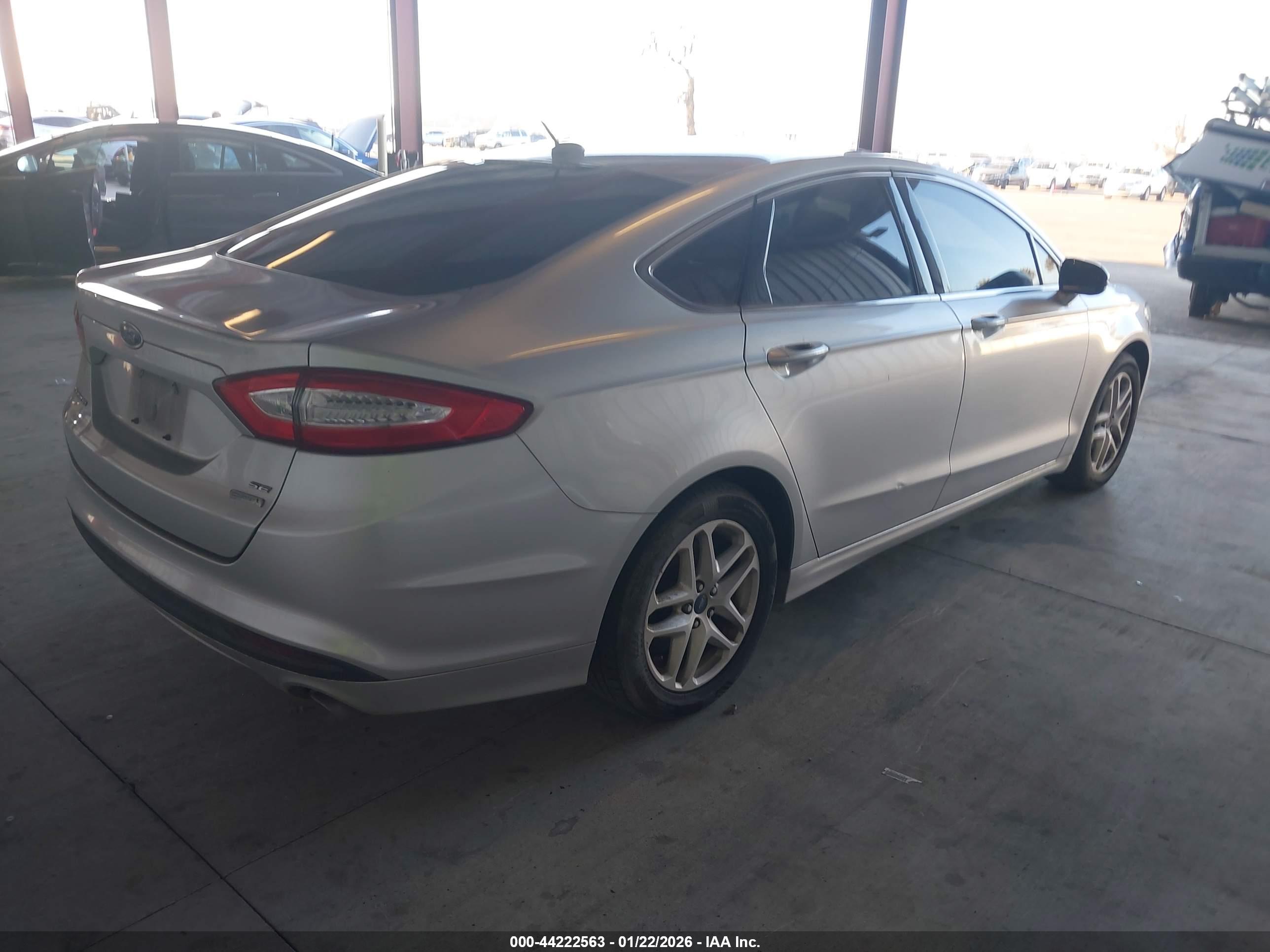 FORD FUSION image 4
