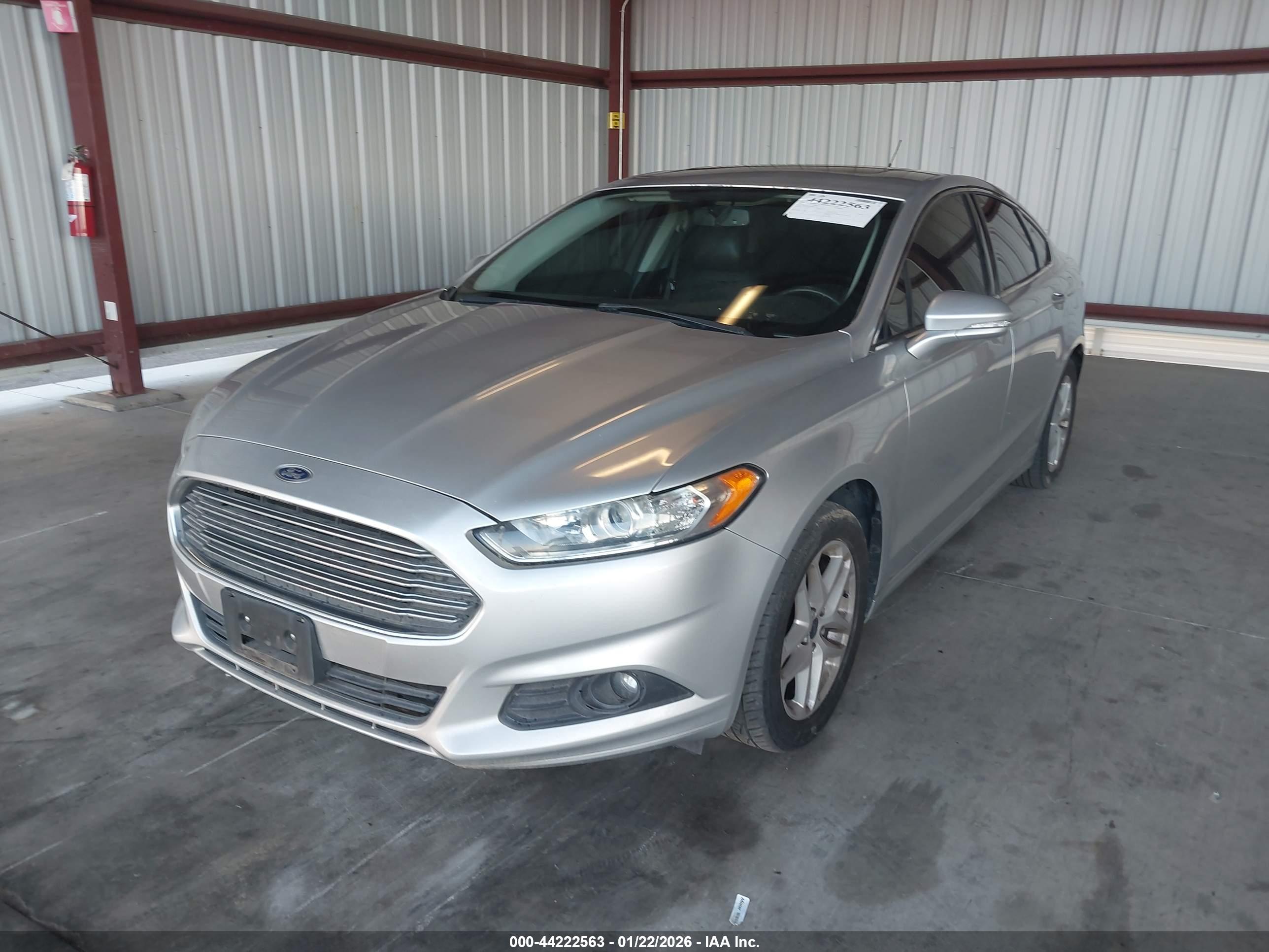 FORD FUSION image 6