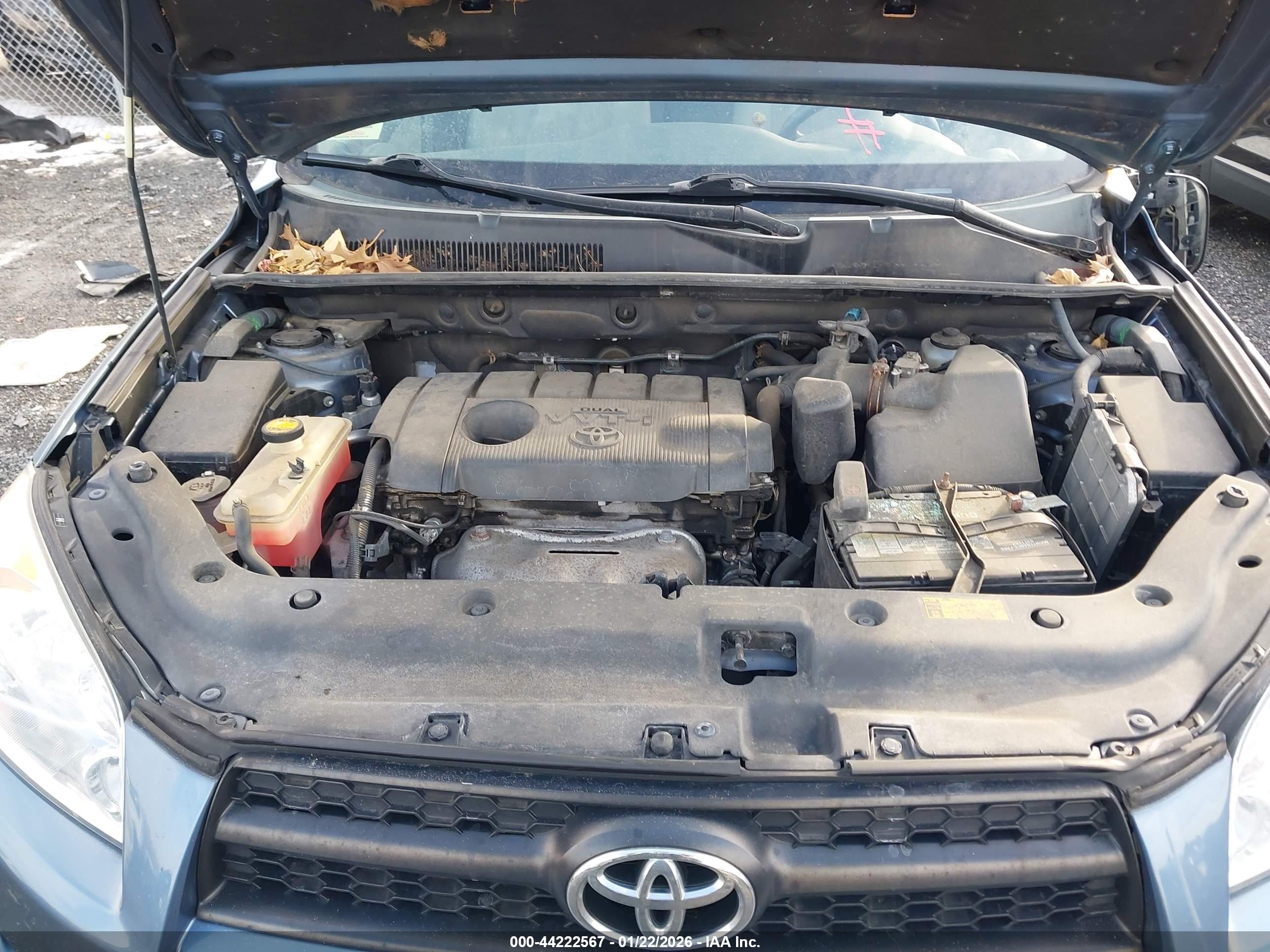 TOYOTA RAV4 image 10