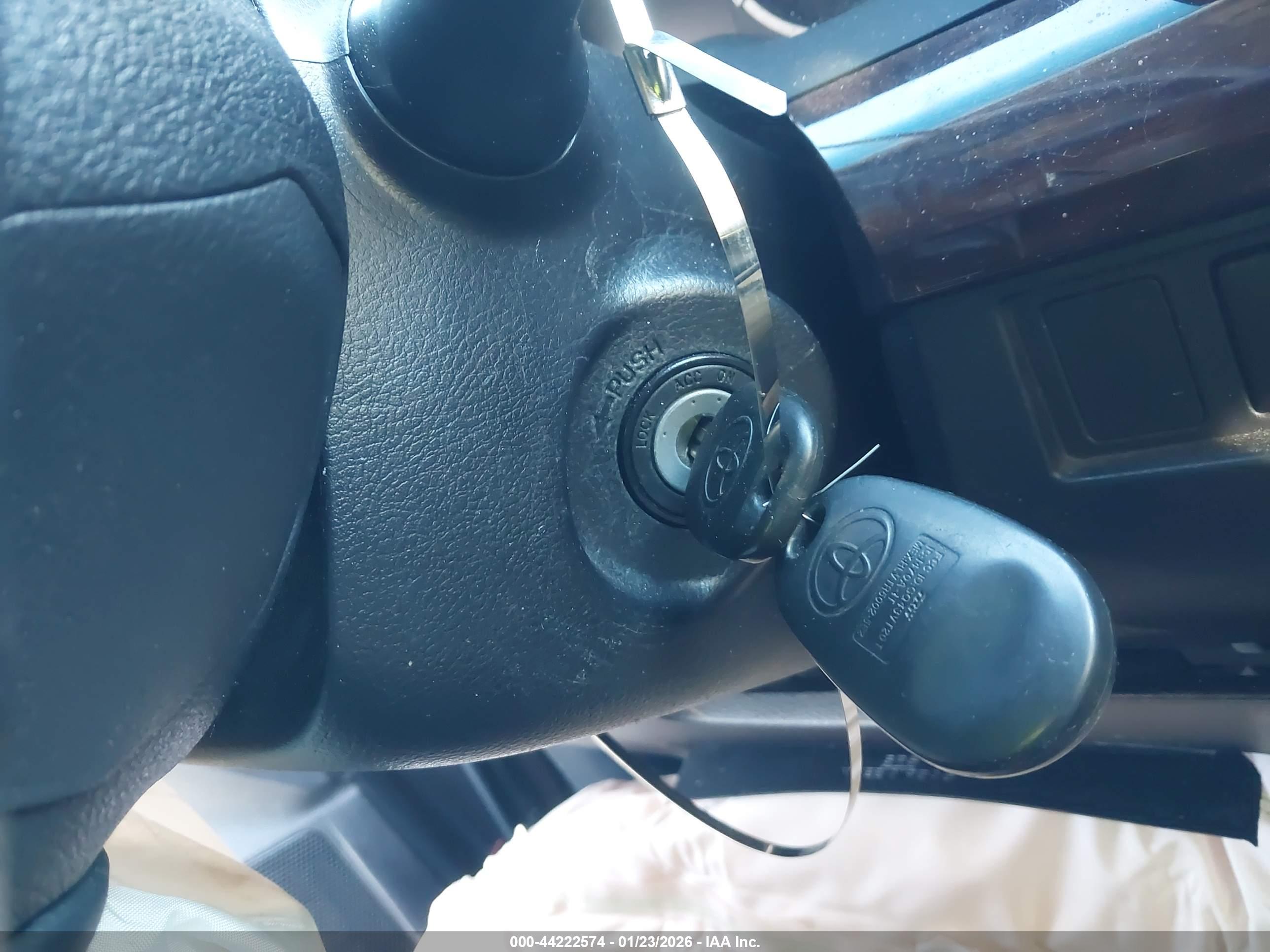 TOYOTA TUNDRA image 11