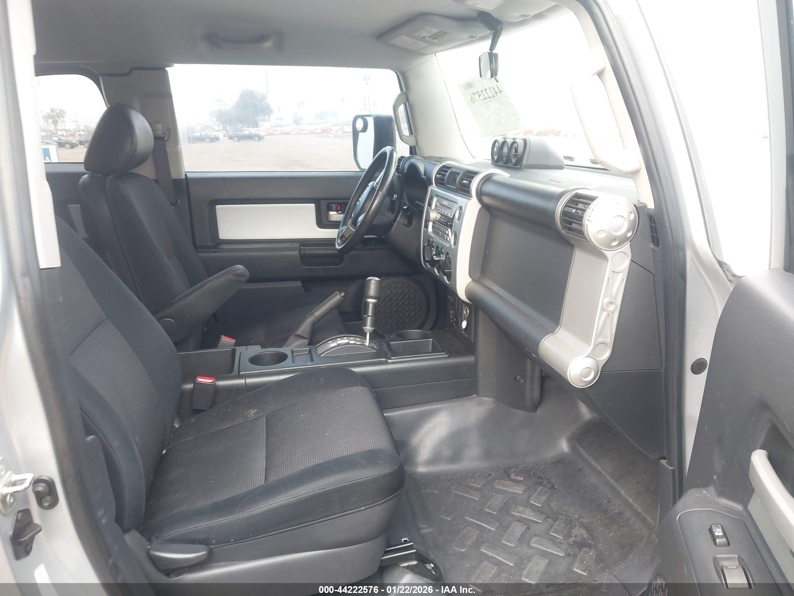 TOYOTA FJ image 5