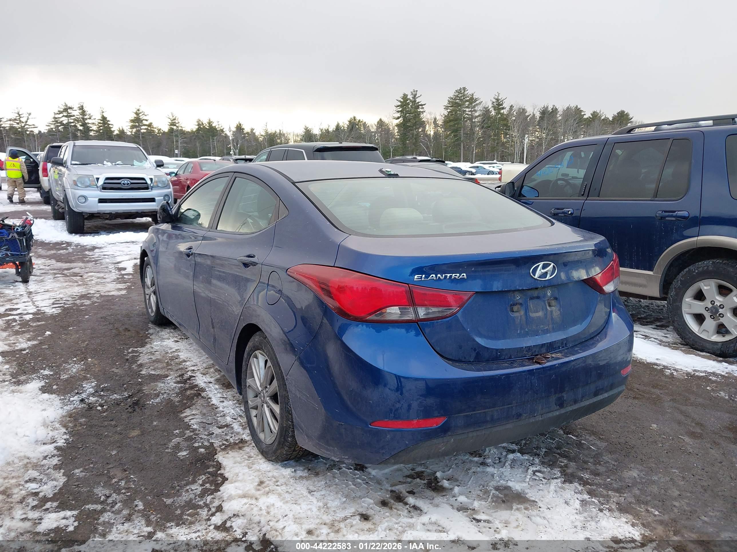 HYUNDAI ELANTRA image 3