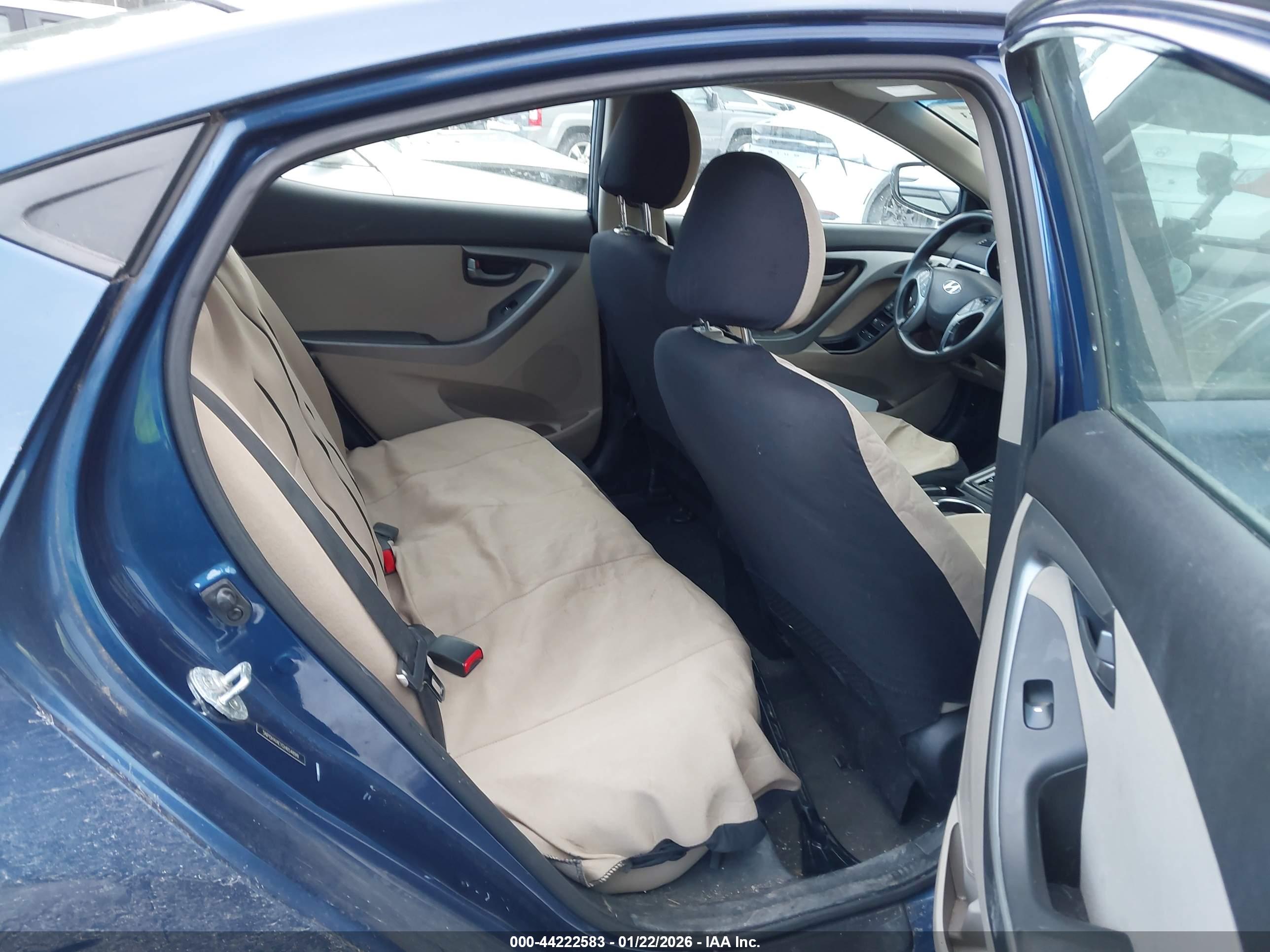 HYUNDAI ELANTRA image 8