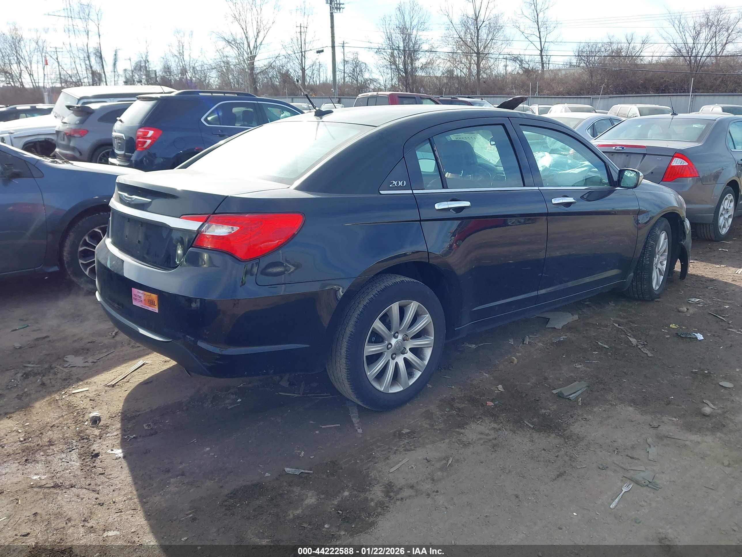 CHRYSLER 200 image 4
