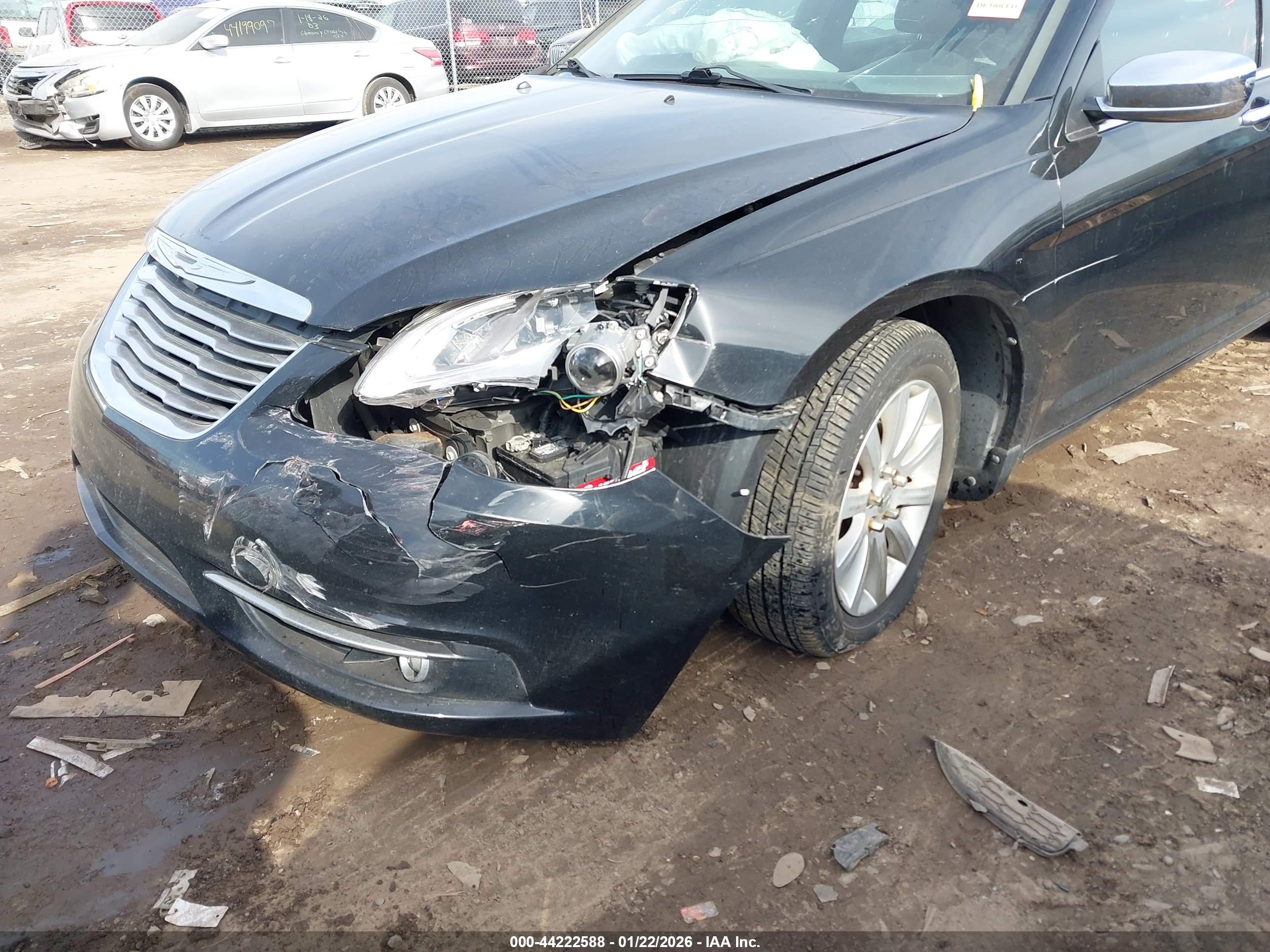 CHRYSLER 200 image 6