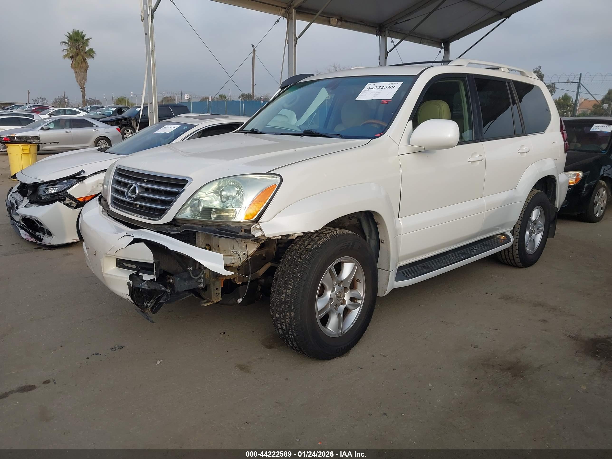 LEXUS GX image 2