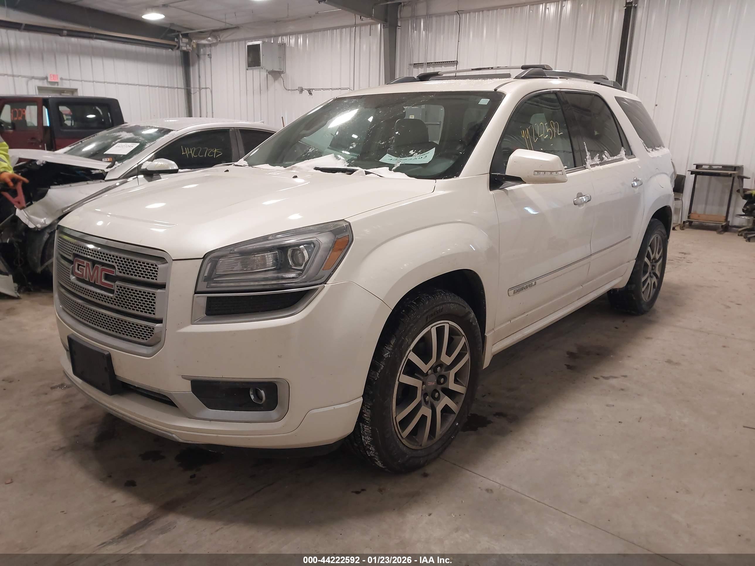 GMC ACADIA image 2
