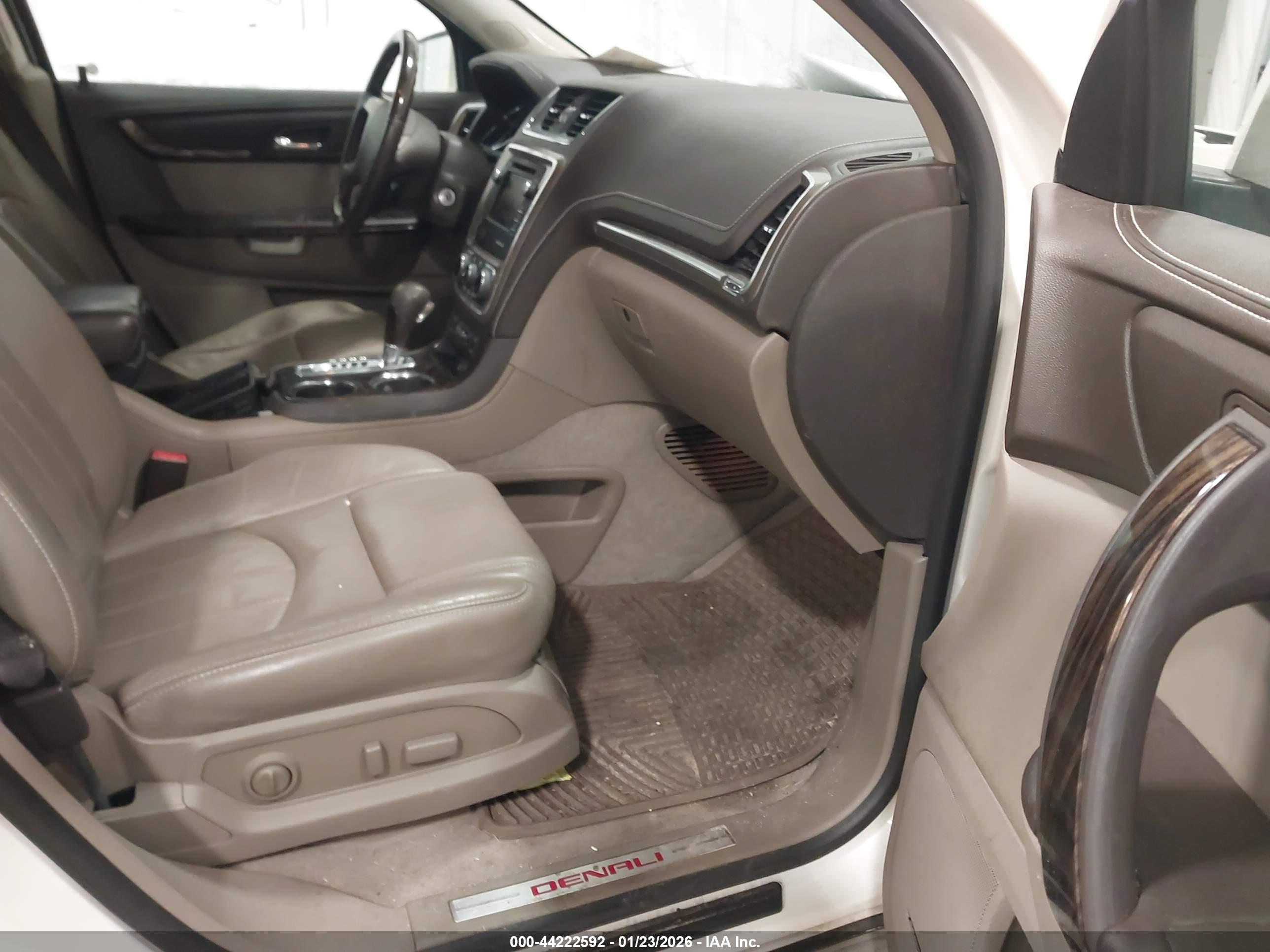 GMC ACADIA image 5