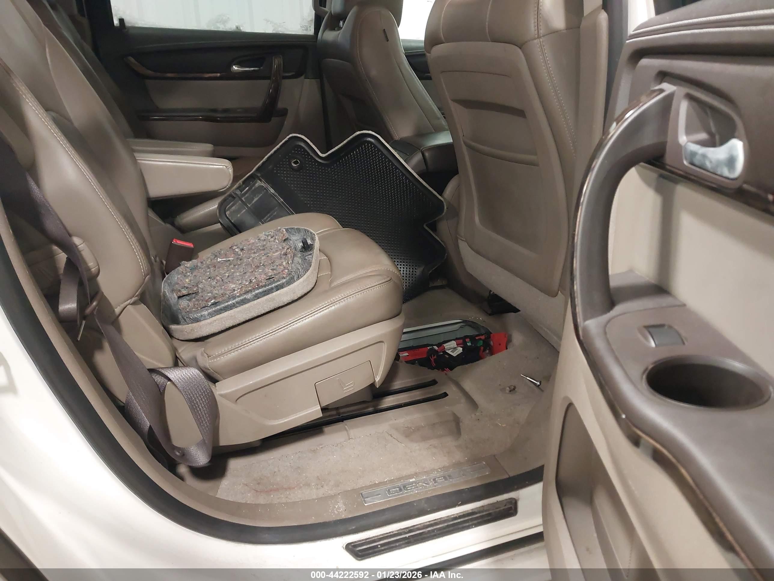 GMC ACADIA image 8