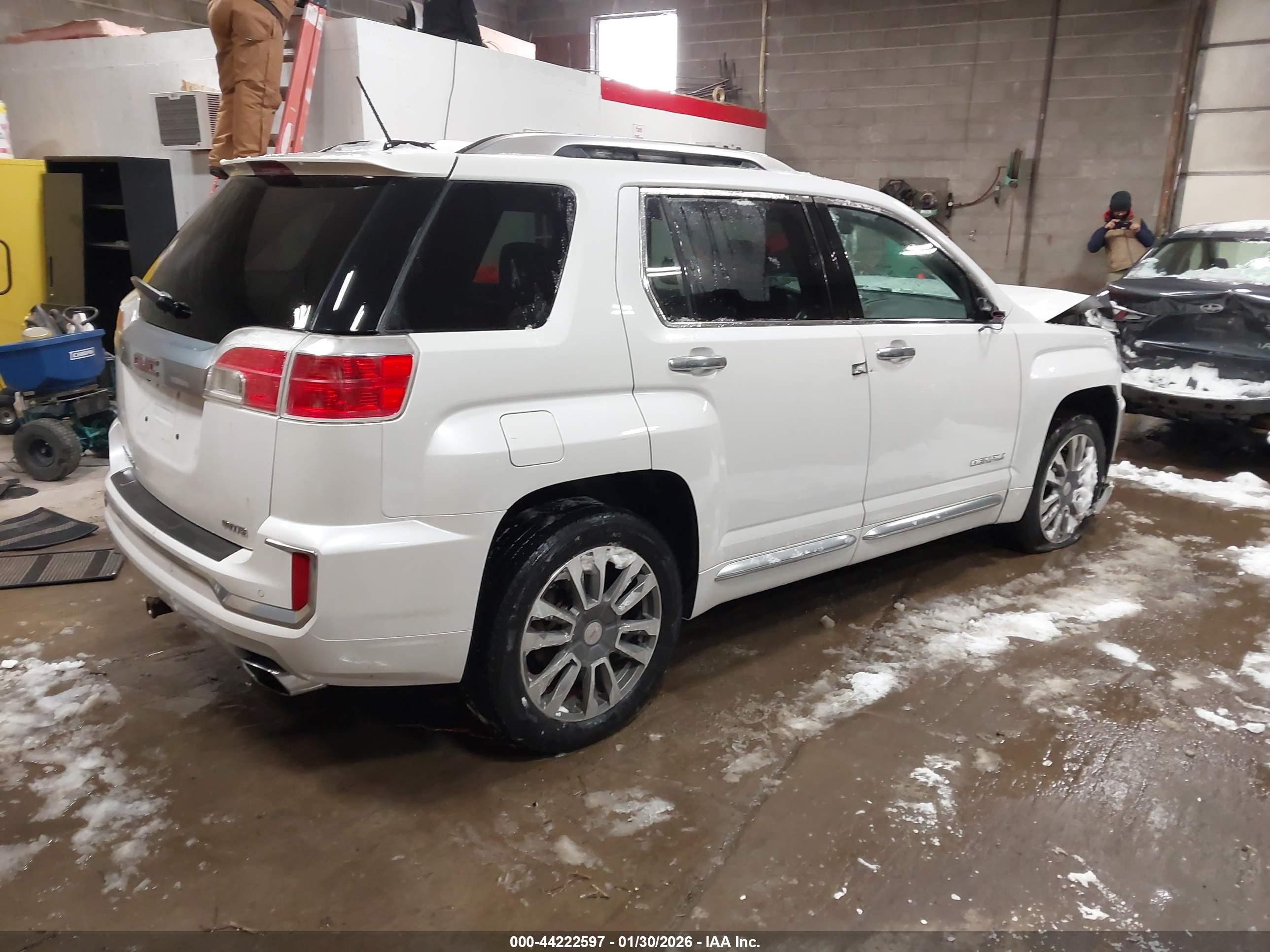 GMC TERRAIN image 4