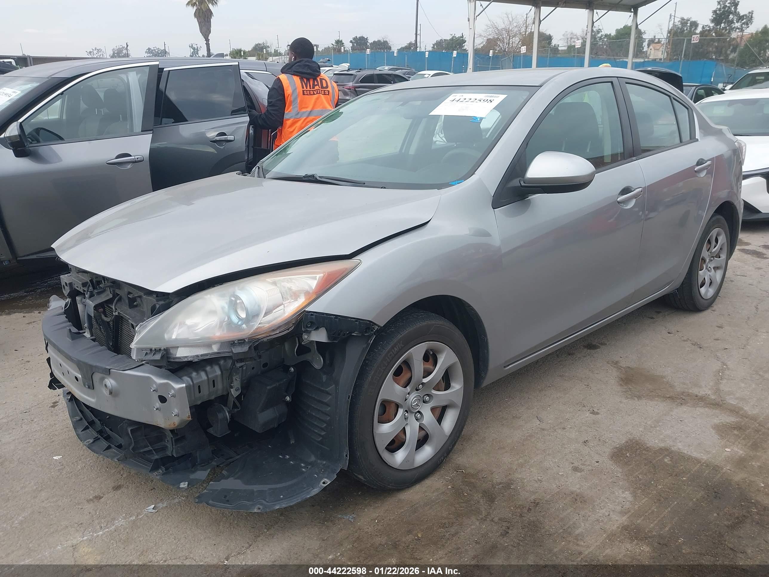 MAZDA MAZDA3 image 2