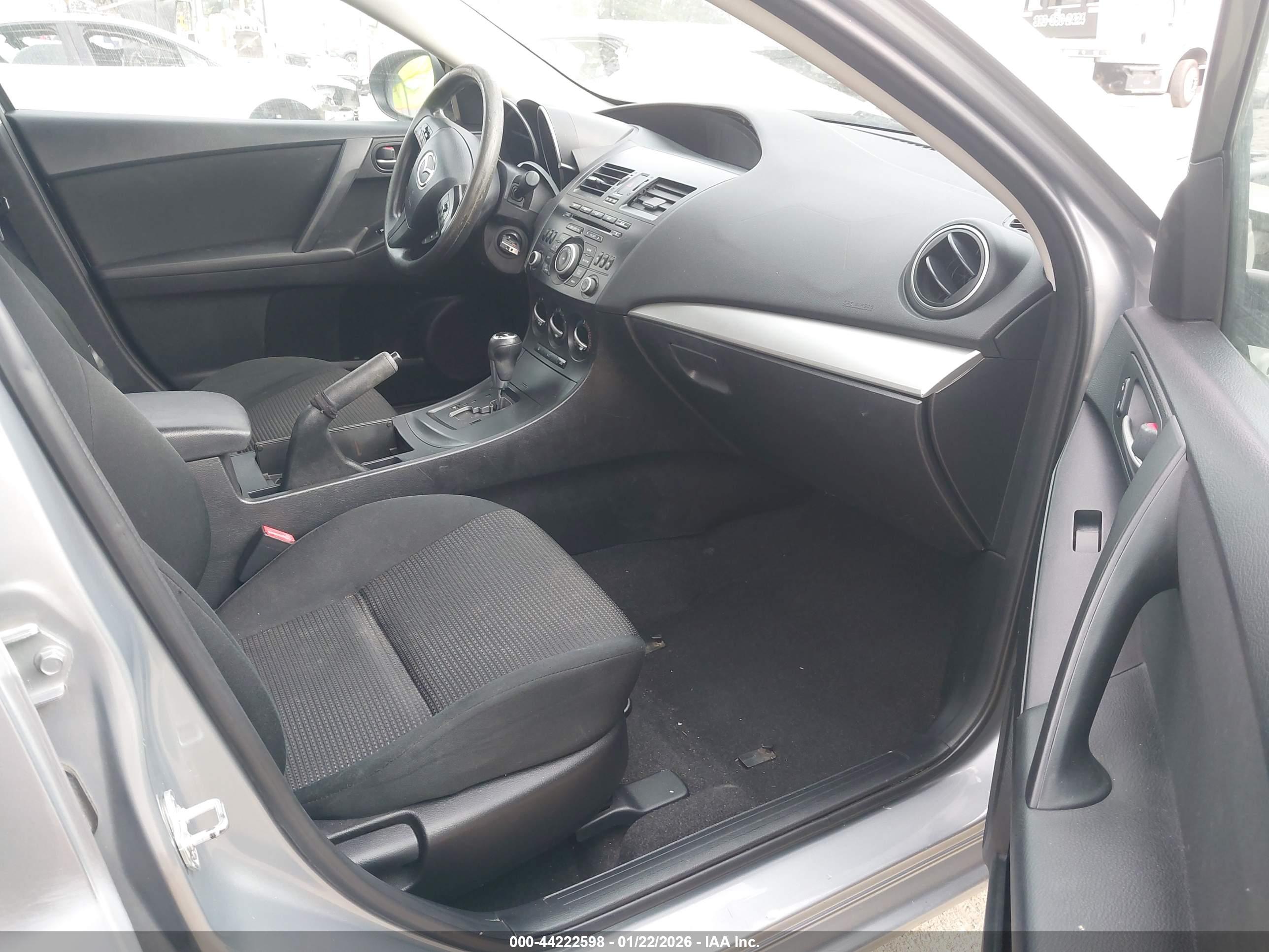 MAZDA MAZDA3 image 5